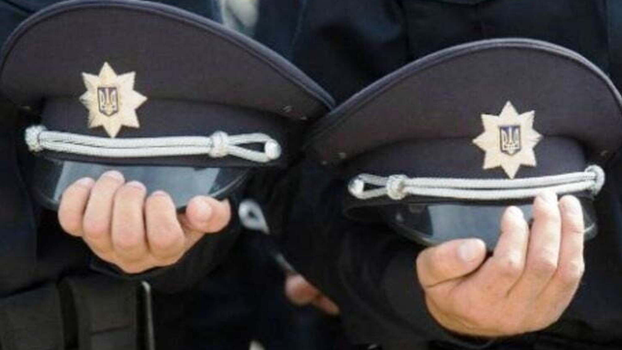 На Прикарпатті троє поліцейських попалися на хабарі