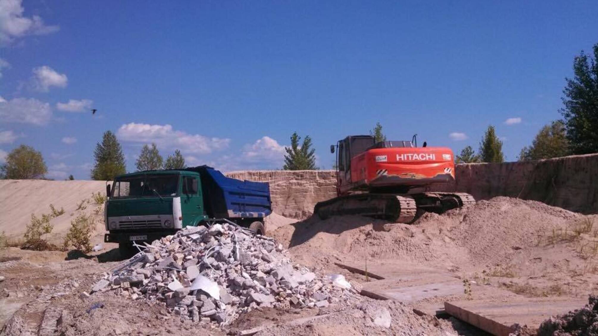 Активістів почали переслідувати після рейду точками з незаконного видобутку піску