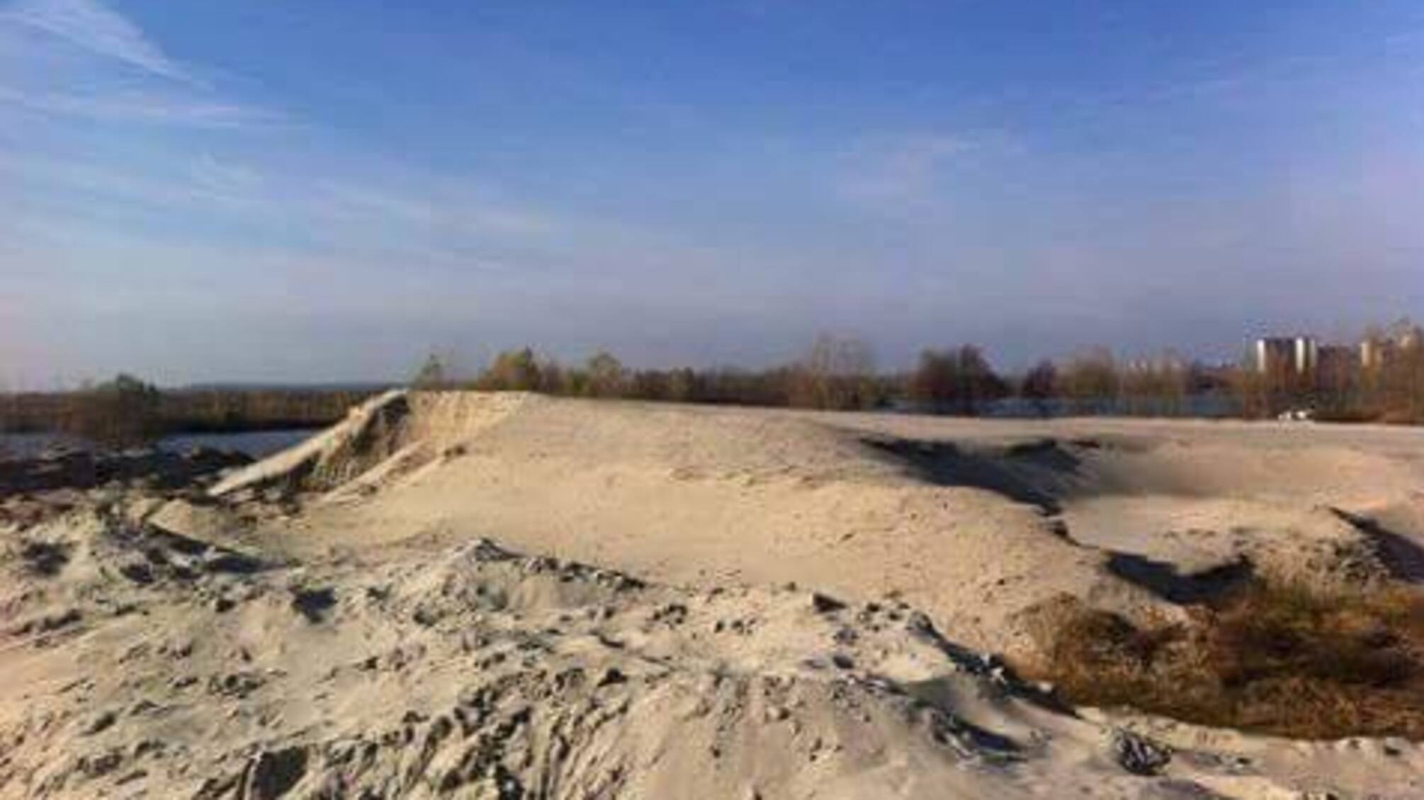 Під час зйомок на Осокорках журналістам погрожували зброєю пісочні бандити