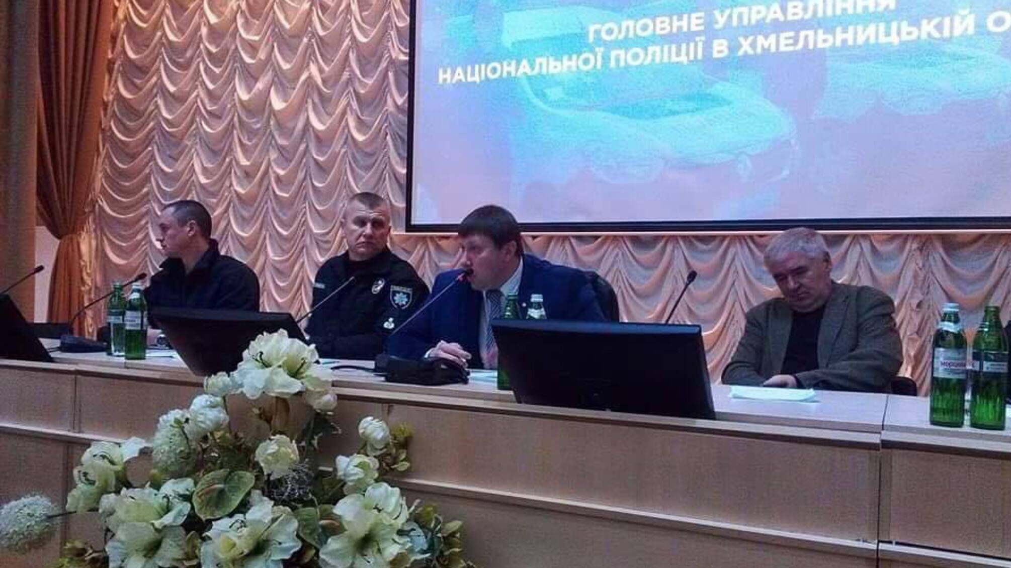 Хмельничани поскаржились раднику Авакова на бездіяльність місцевих копів