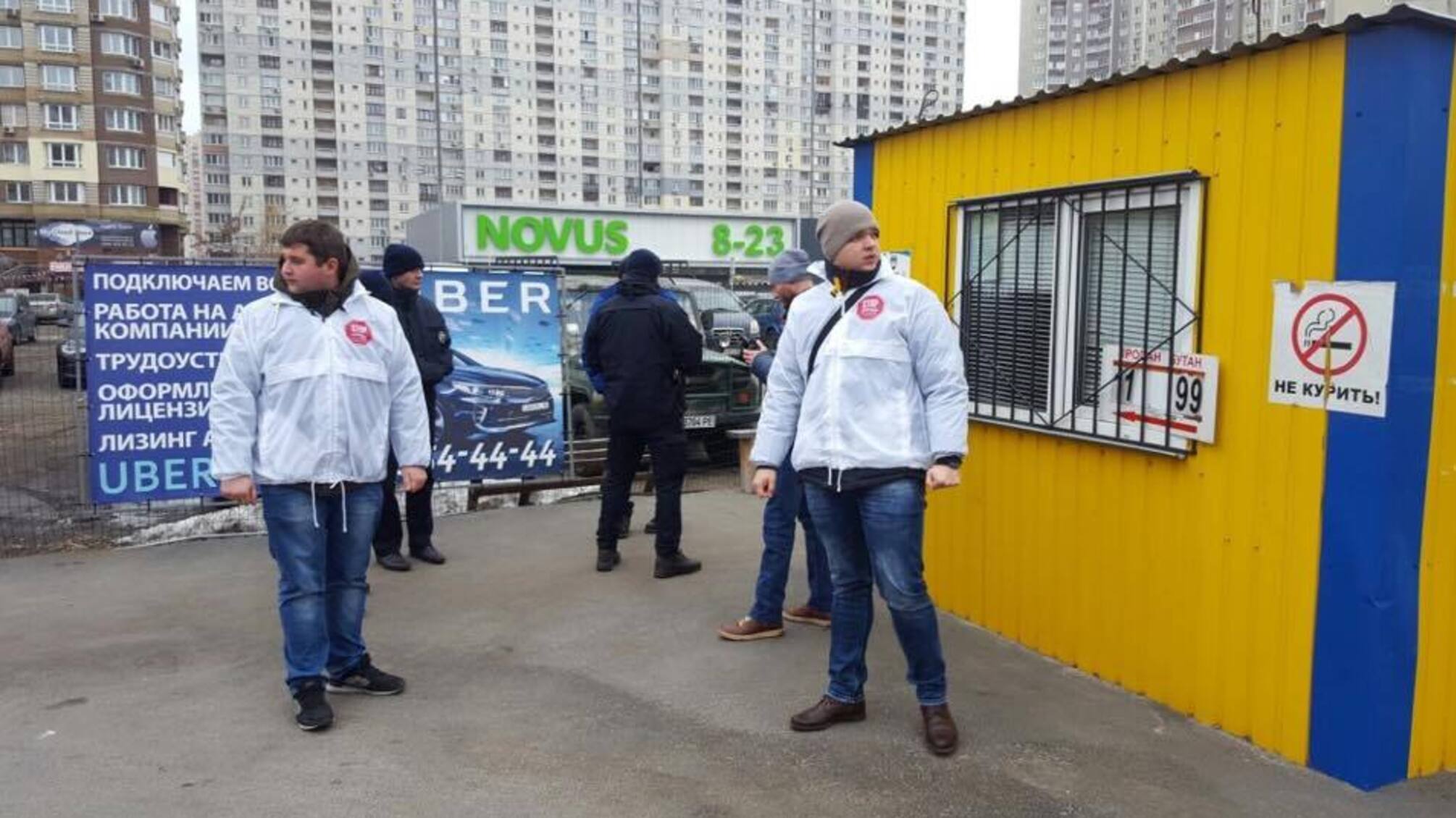 У столиці активісти провели рейд автозаправними станціями