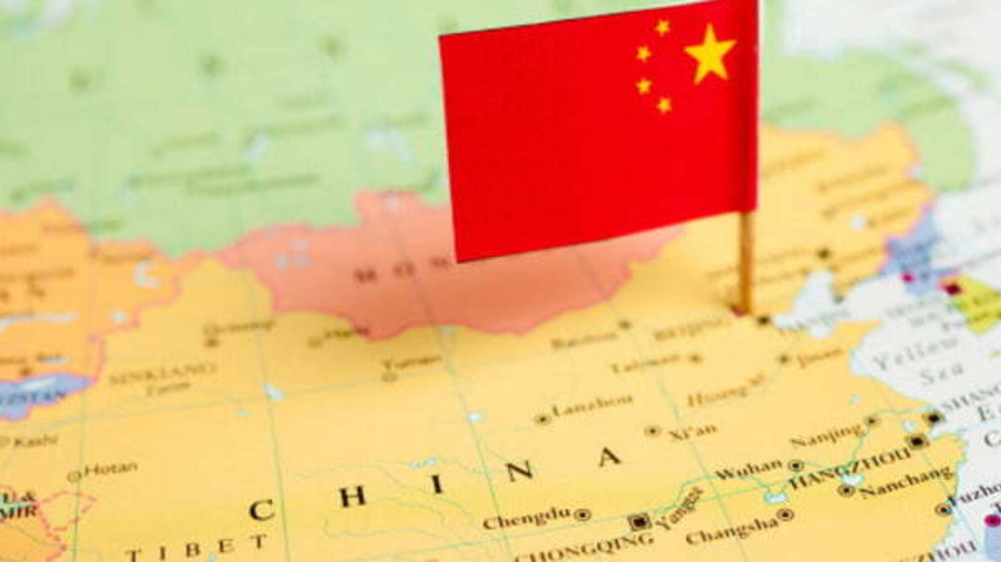 У Китаї чиновник отримав довічний термін ув'язнення за хабарі