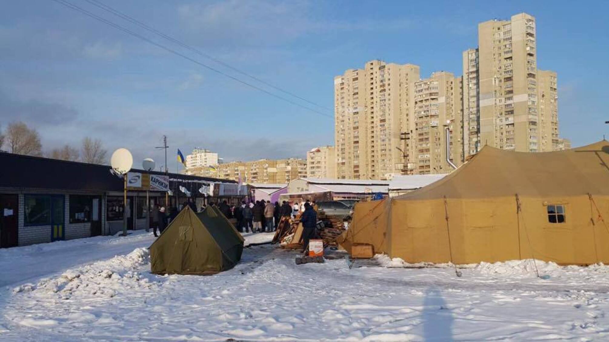 У столиці злочинці хочуть прибрати до рук територію будівельного ринку