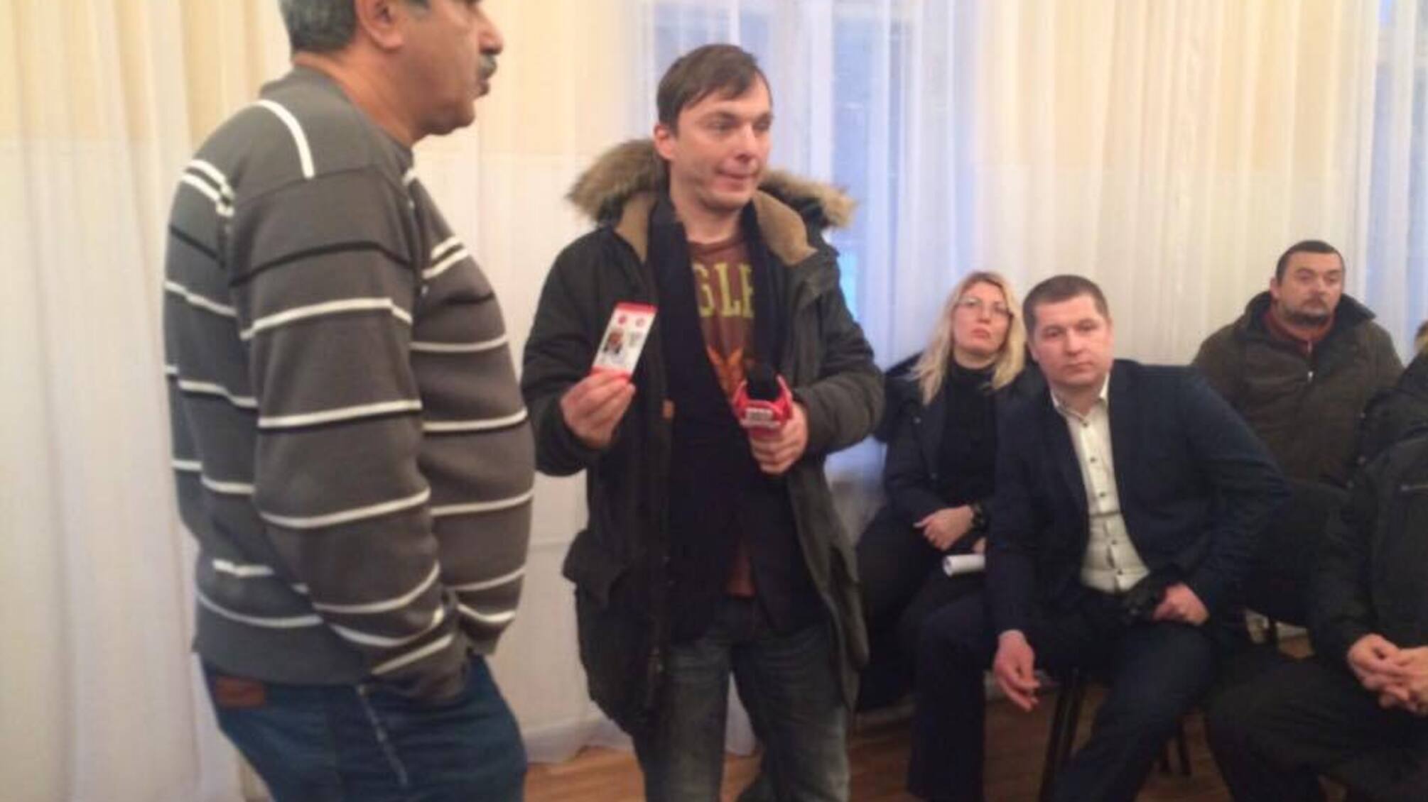 У столиці забудовник змушує підписати мешканців гуртожитку кабальні договори