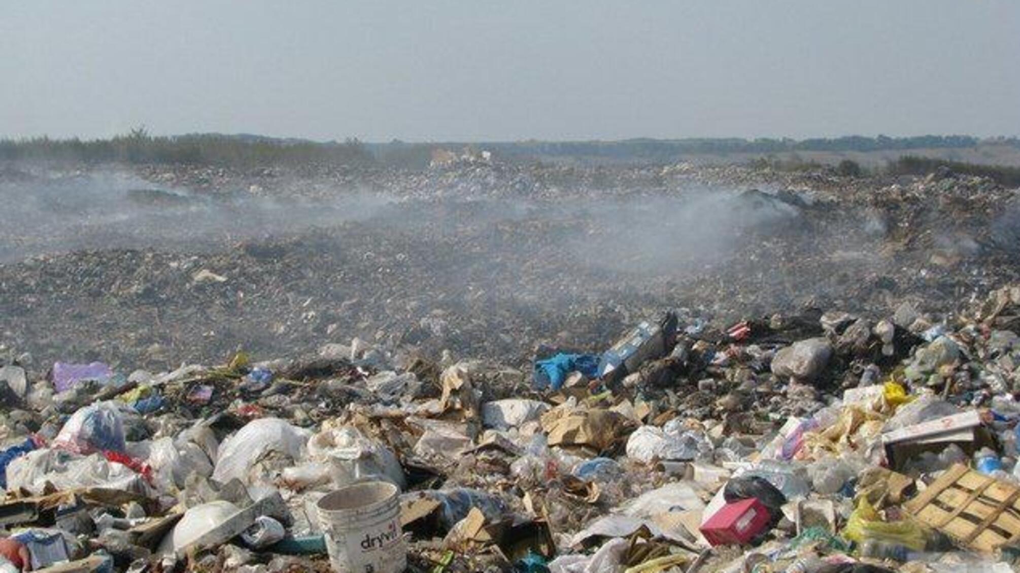 На Київщині село на межі екологічної катастрофи через стихійне сміттєзвалище