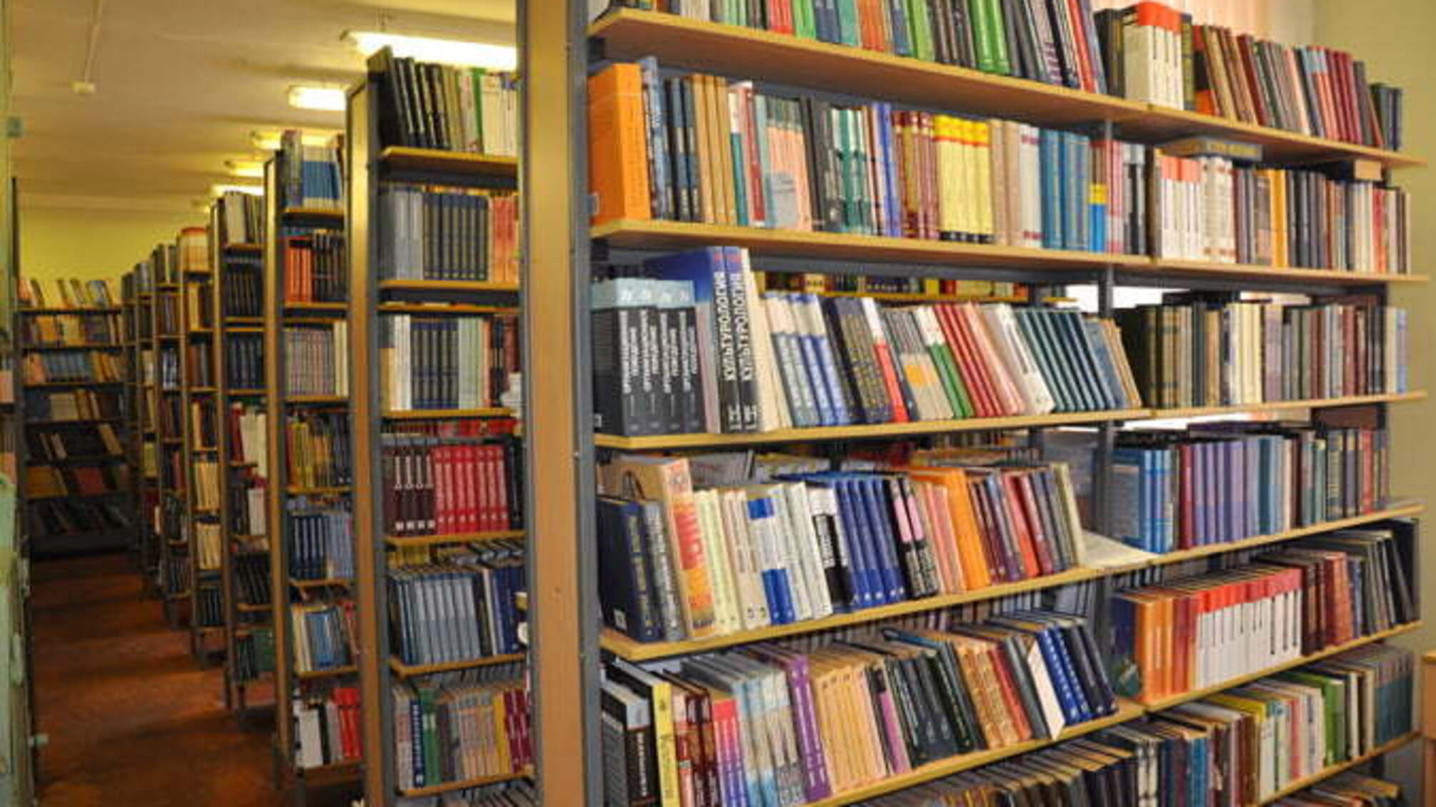 Культурні діячі Дніпропетровщини звернулися до міністра Нищука через продаж бібліотеки