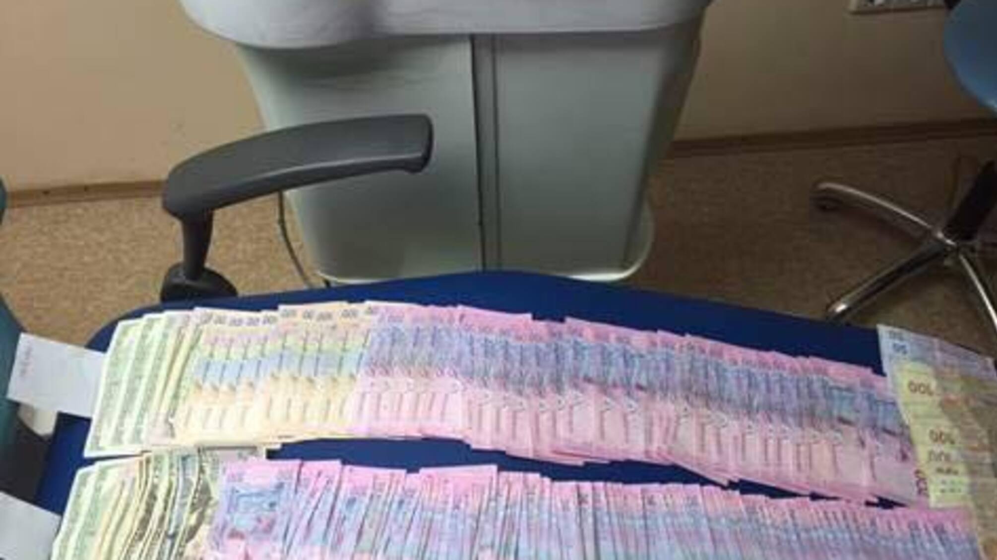 У львівському аеропорту митники брали хабарі з пасажирів