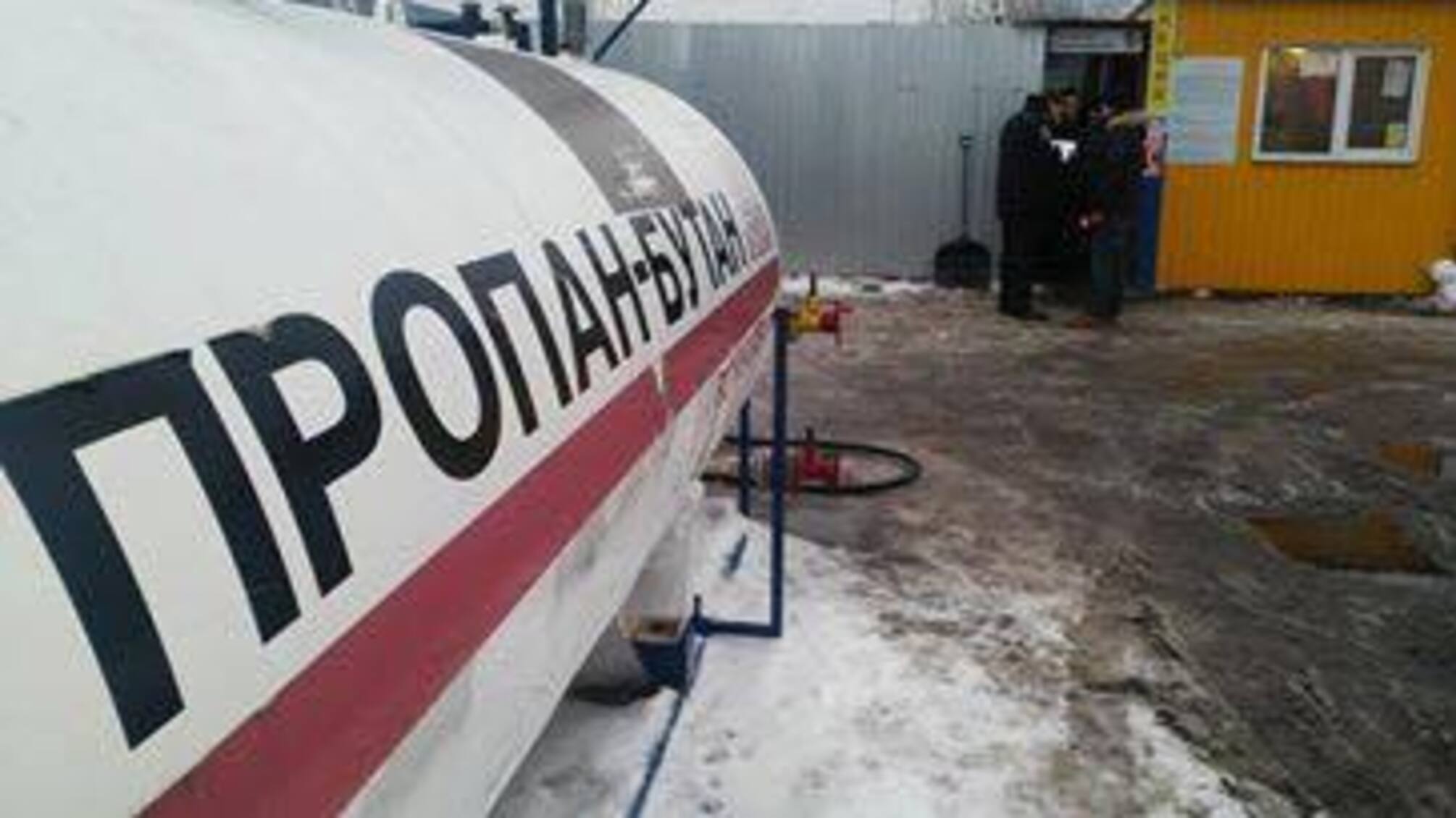 Журналісти 'Стопкору' розкрили секрет дешевого газу на відомій мережі у столиці