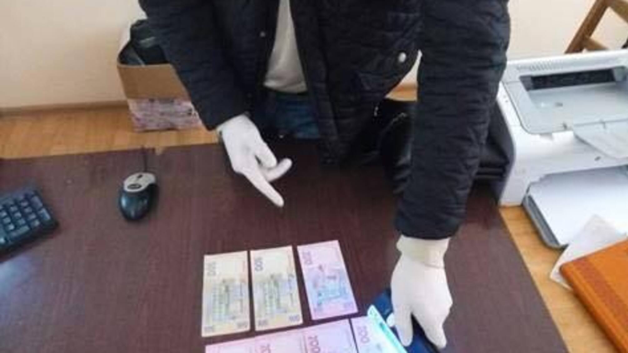 На Тернопільщині депутат міської ради вимагав кошти у переселенця з Донбасу