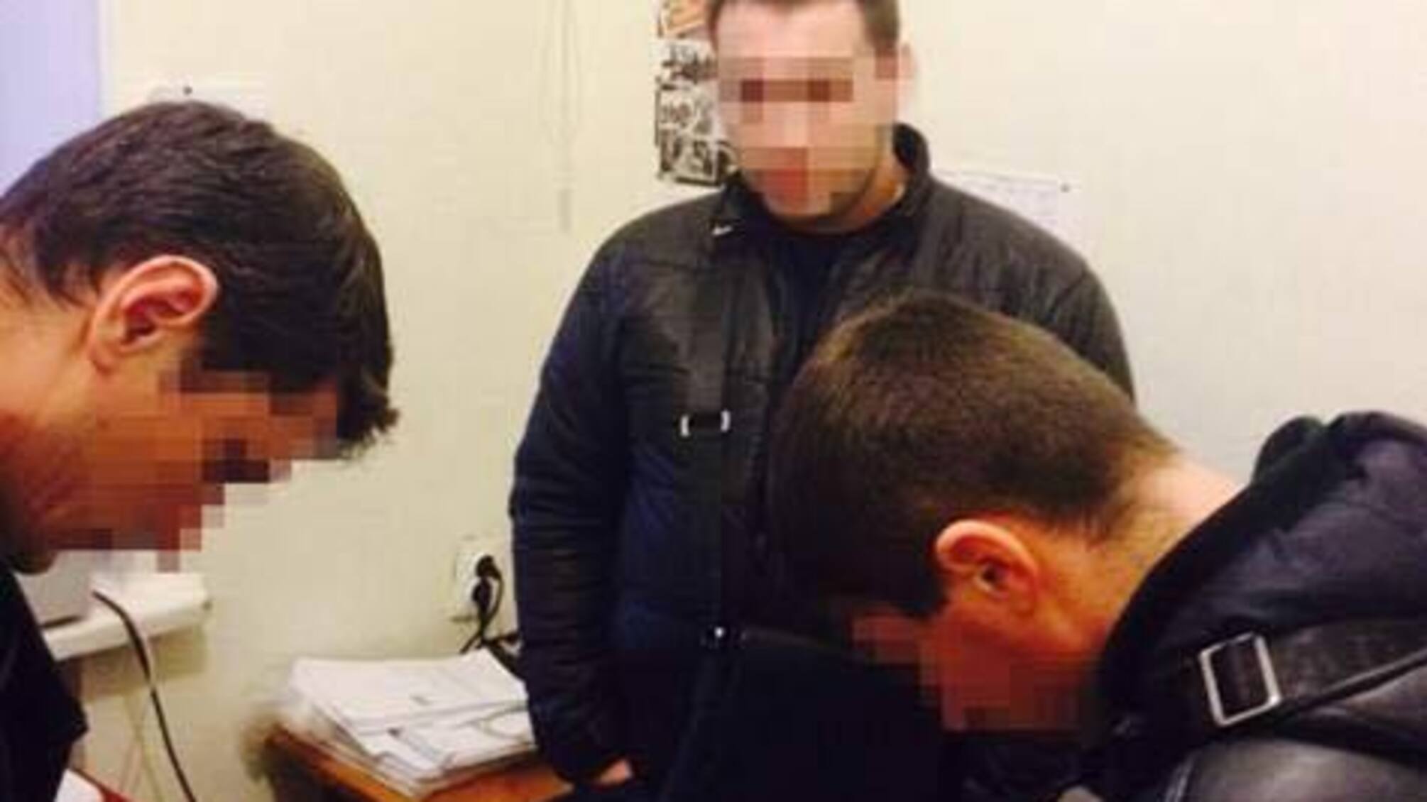 В Одесі слідчий змусив чоловіка оформити кредит, щоб дати йому хабар