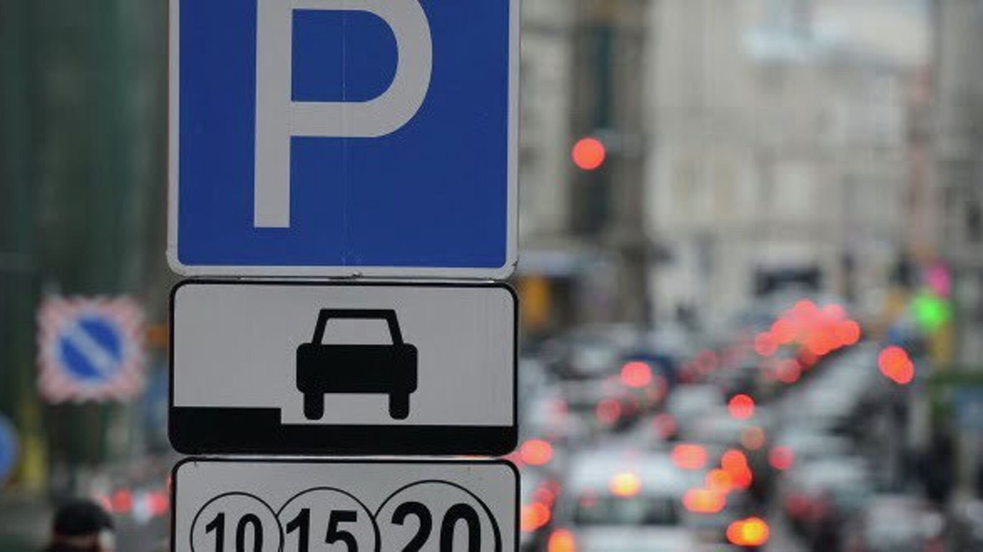 Паркувальників у Києві зобов'язали видавати чек