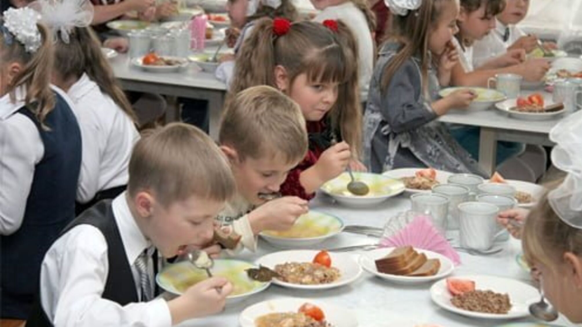 Дніпропетровські учні постраждали через корумповану сферу шкільного харчування