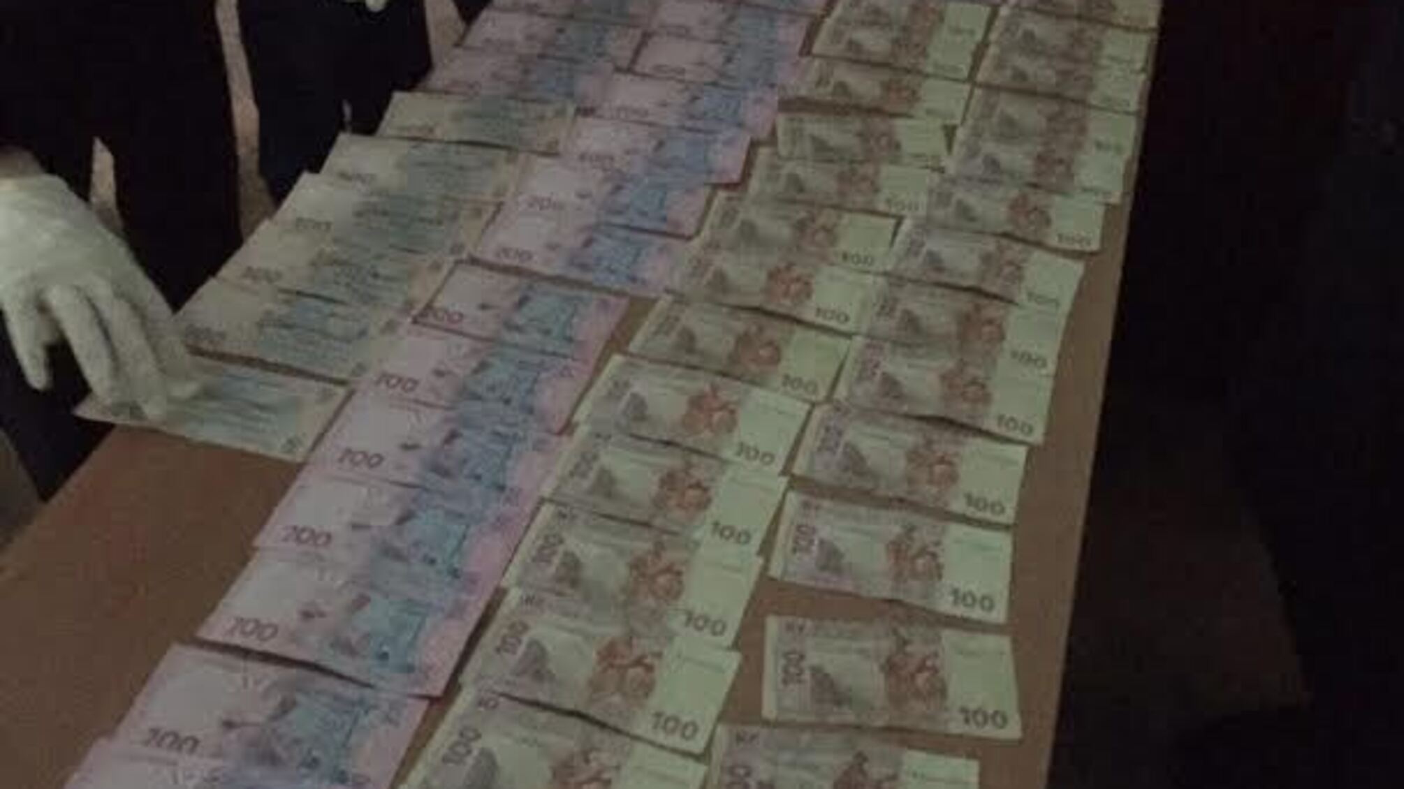 Посадовця в Києві затримали на хабарі у 10 тис. грн