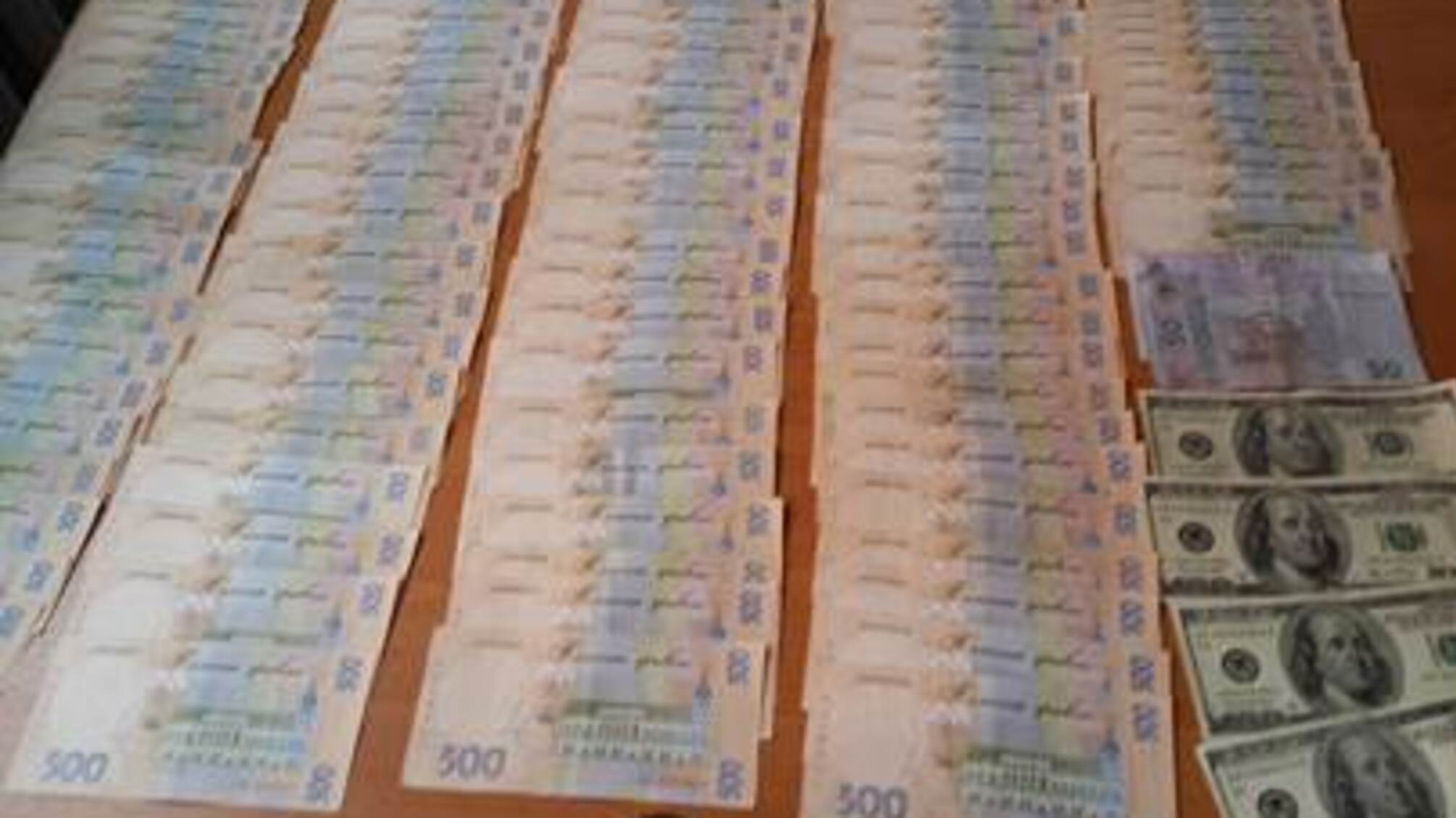 У Дніпропетровську на хабарі погоріли співробітники міського управління юстиції