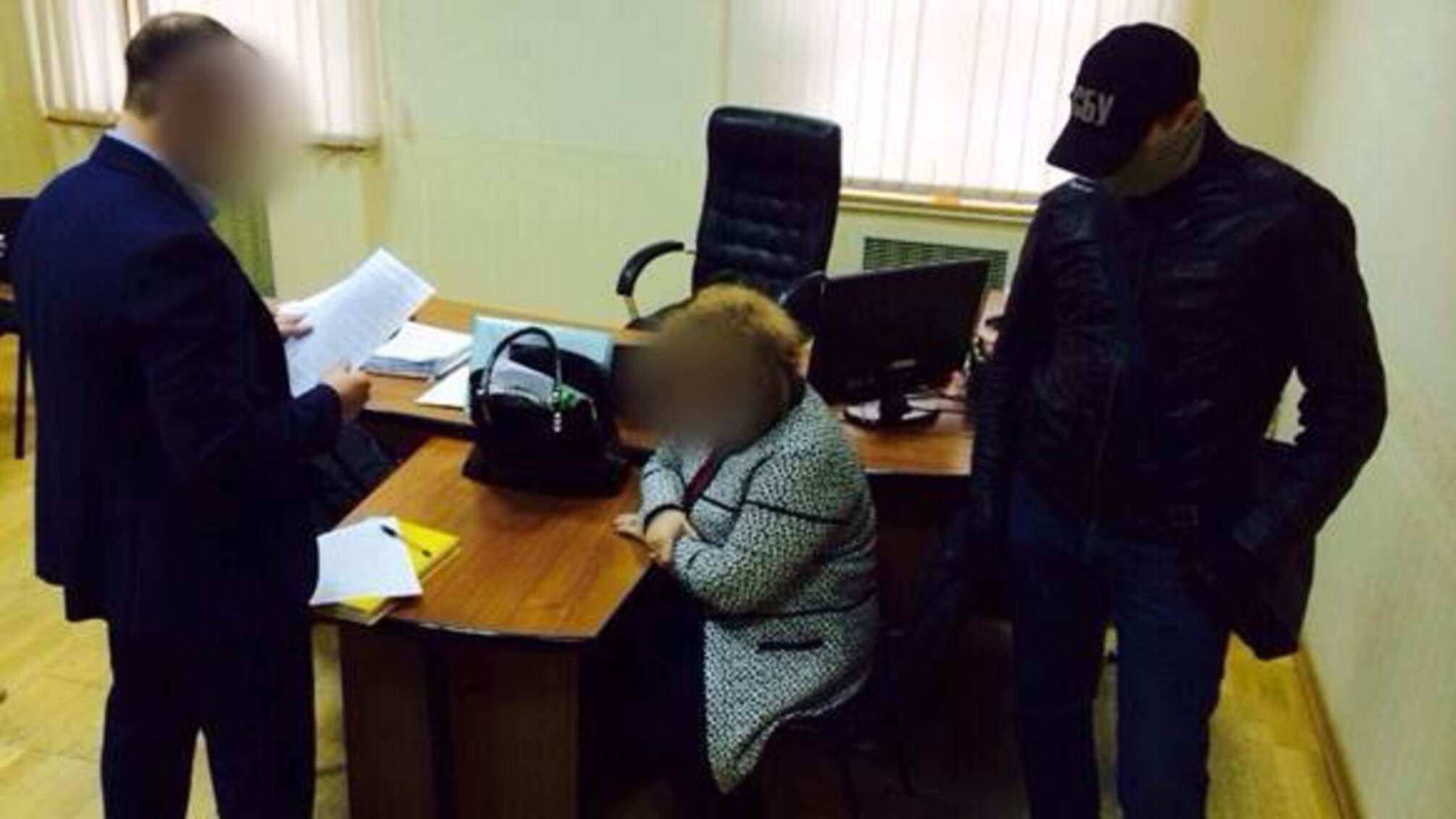 У Києві СБУ затримала ректора університету при спробі дати хабара