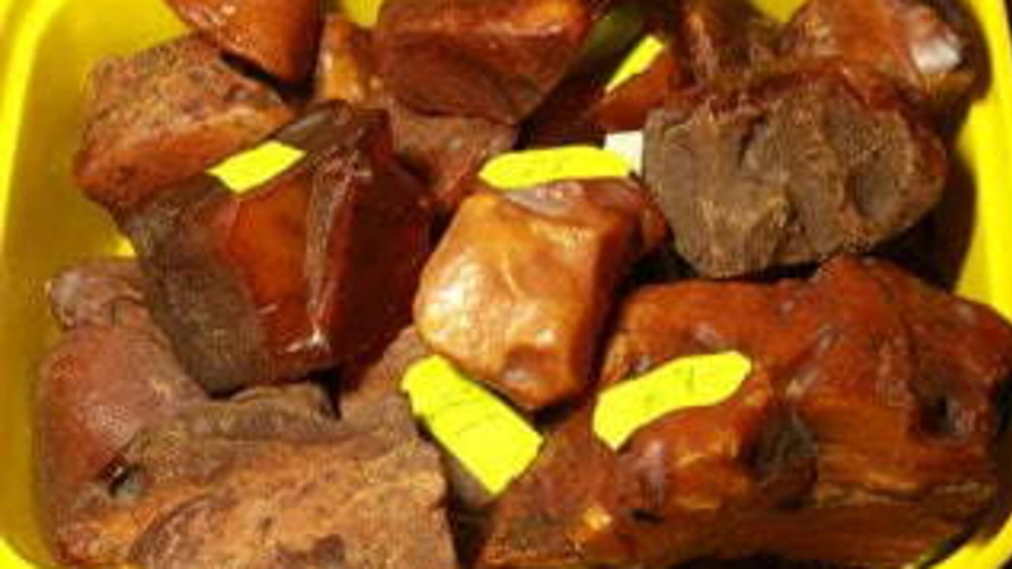 На Київщині СБУ вилучила майже півтонни бурштину вартістю 10 мільйонів гривень