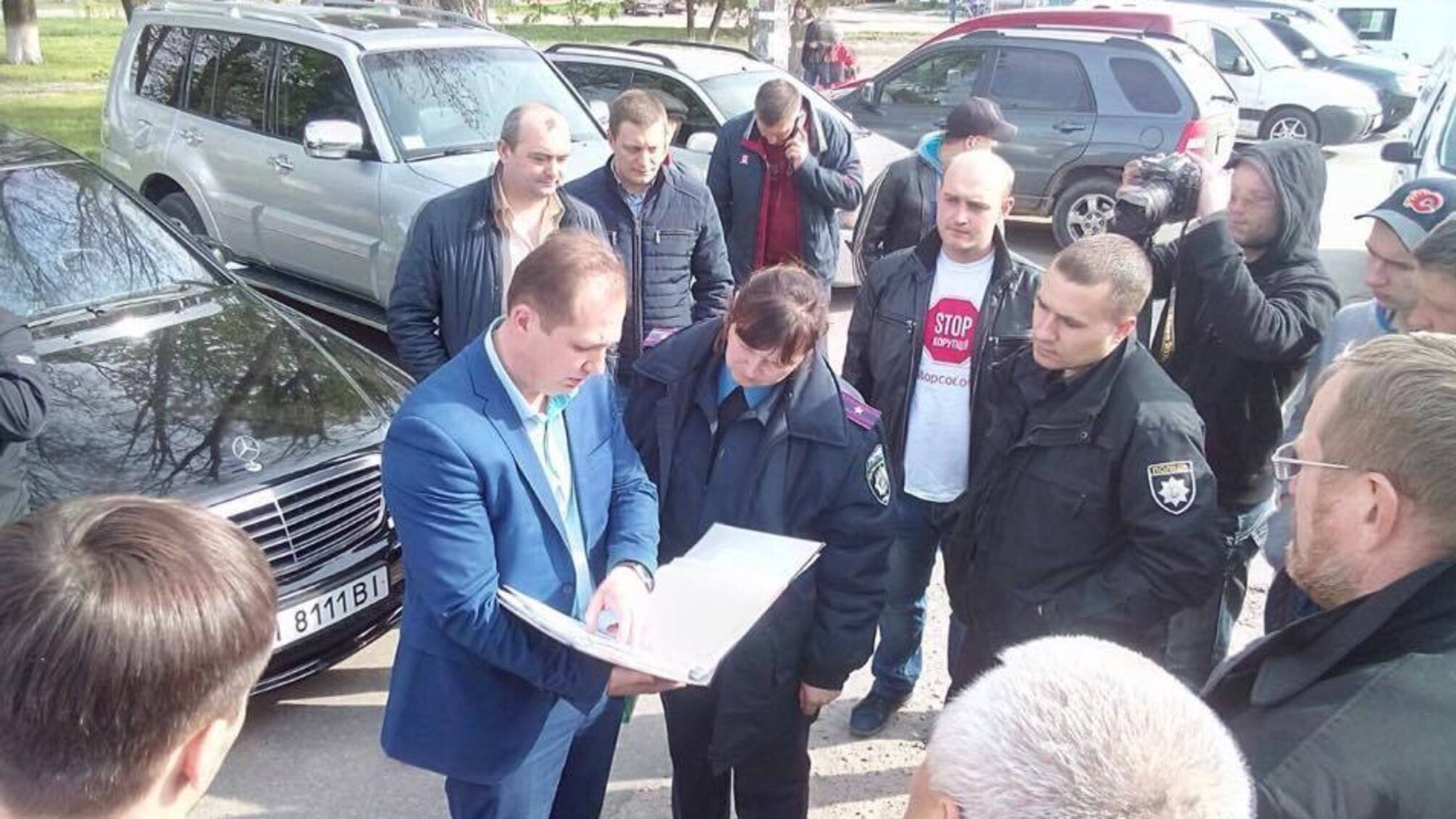 Жителів селища на Київщині розділив шлагбаум