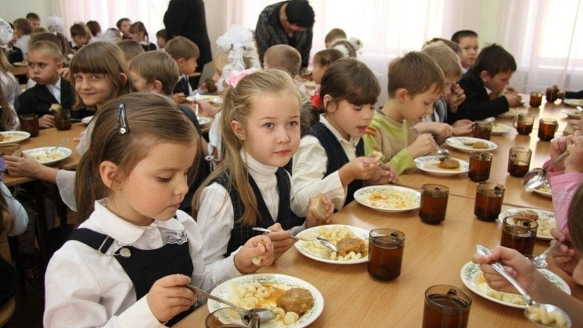 Фірма ватажка 'ЛНР' щодня наживається на 100 тис. грн на харчах для школярів