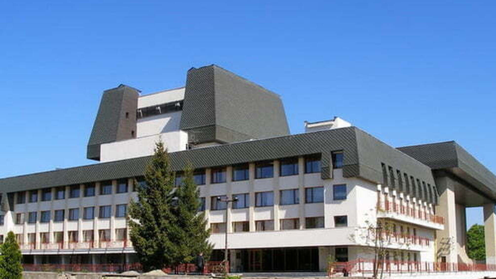 В Ужгороді на хабарі зловили директора драмтеатру