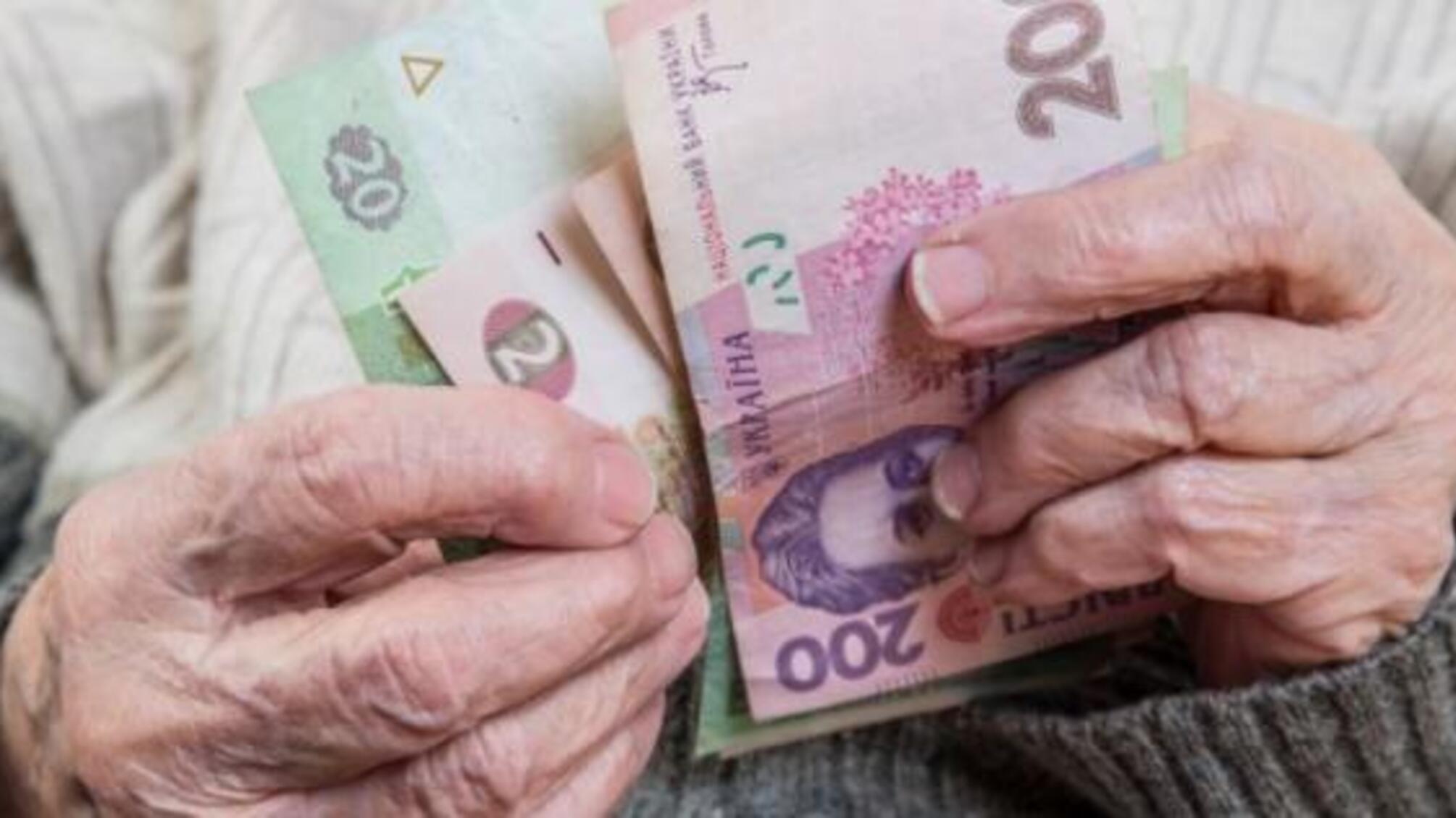 В Глухові шахраї ошукали двох літніх жінок