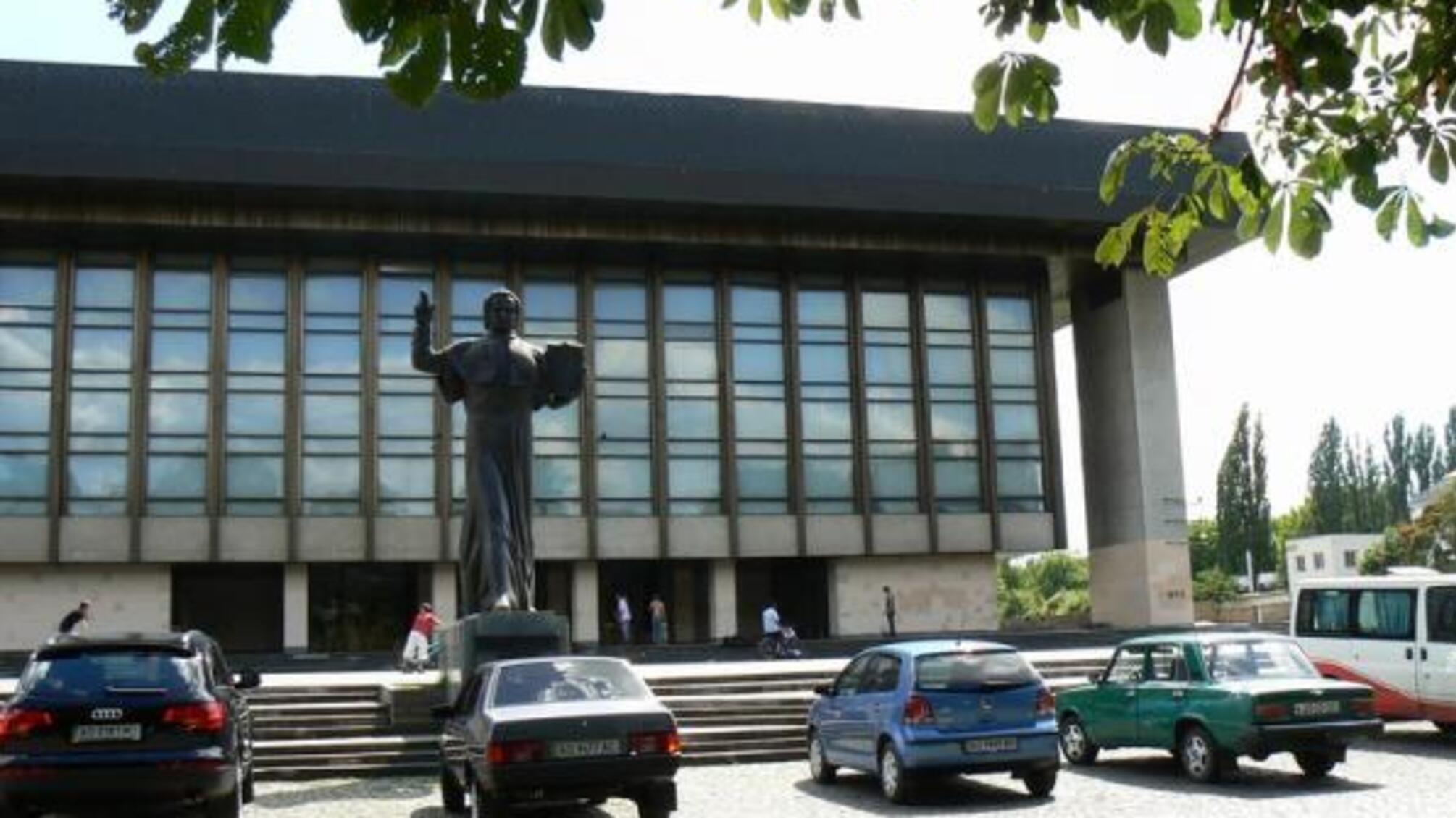 Директор Закарпатського облмуздрамтеатру вимагав від АТОшника хабар за благодійний концерт