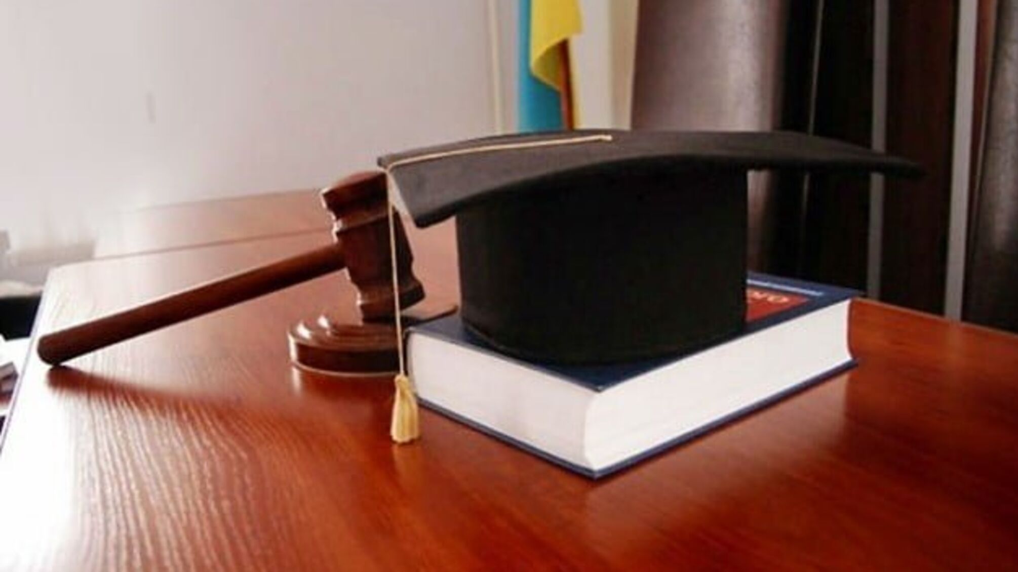 На Кіровоградщині екс-чиновник не повертає майно місцевої жительки