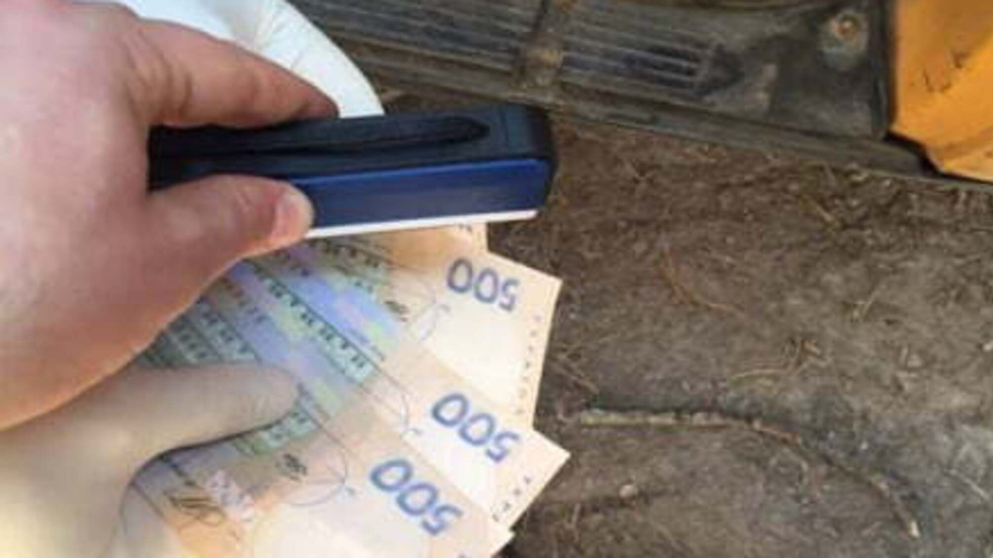 На хабарі затримано офіцера СБУ та одного з керівників поліції Буковини