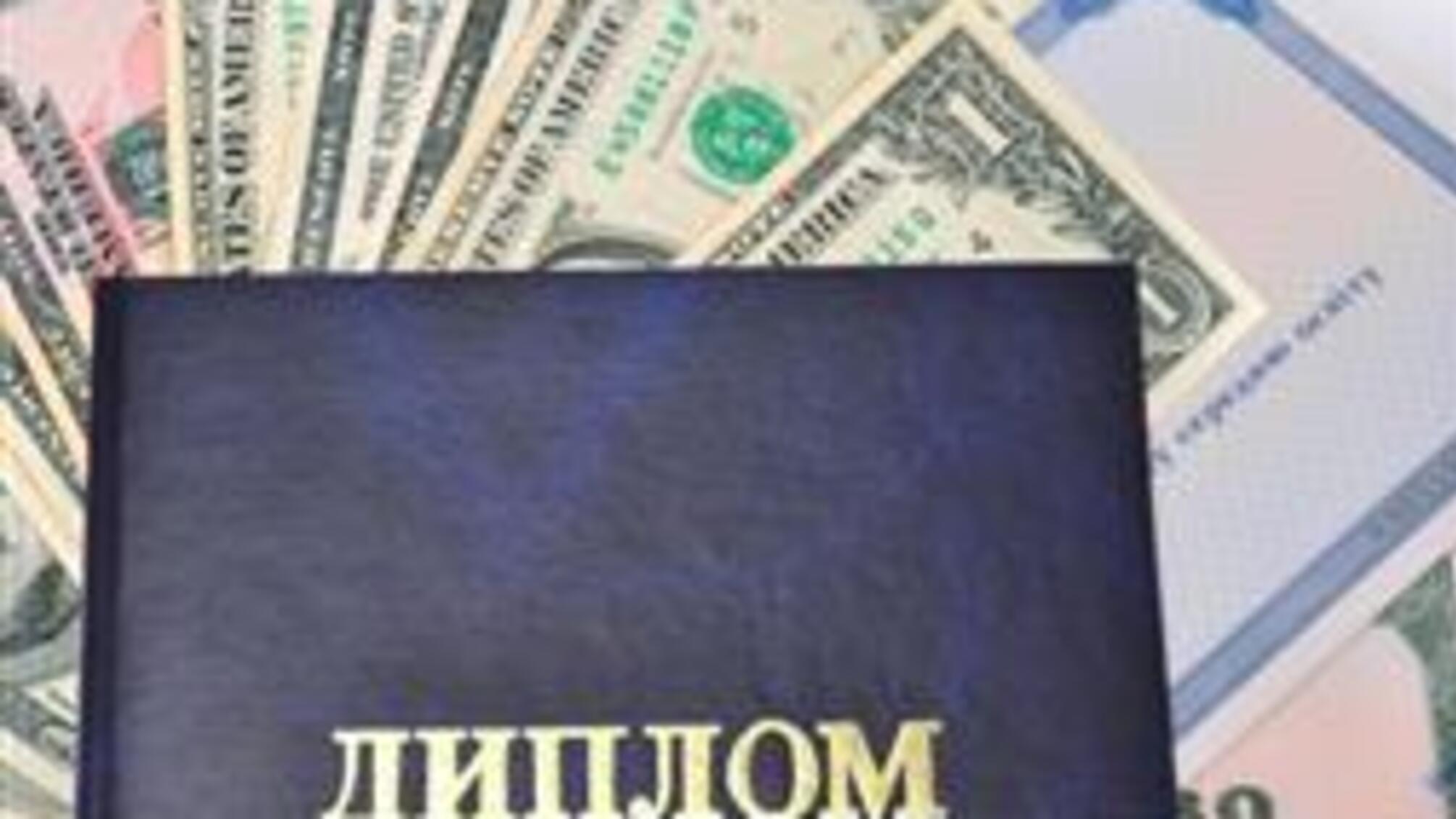 Викладача чернівецького вишу затримали за 2,2 тис. грн. хабара