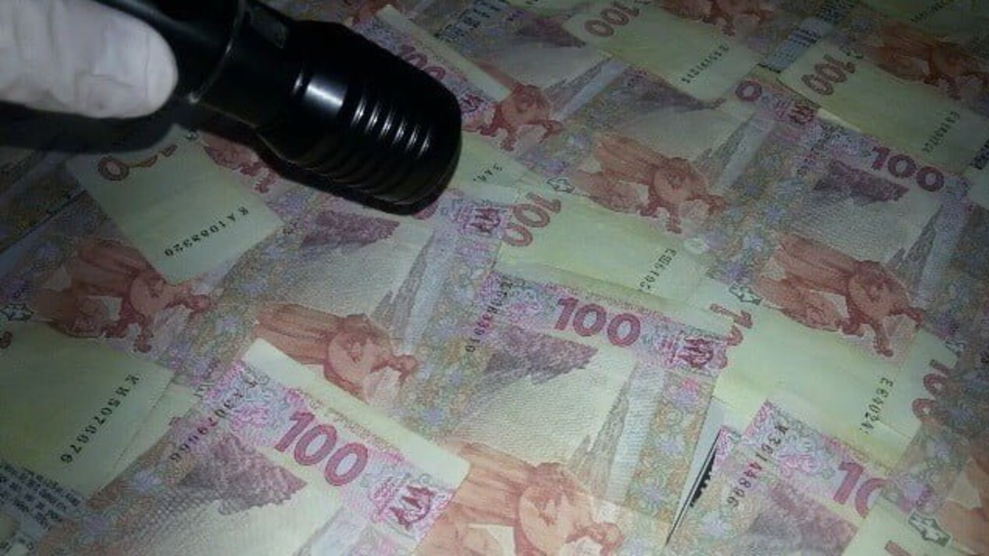 СБУ затримала на хабарі власного співробітника