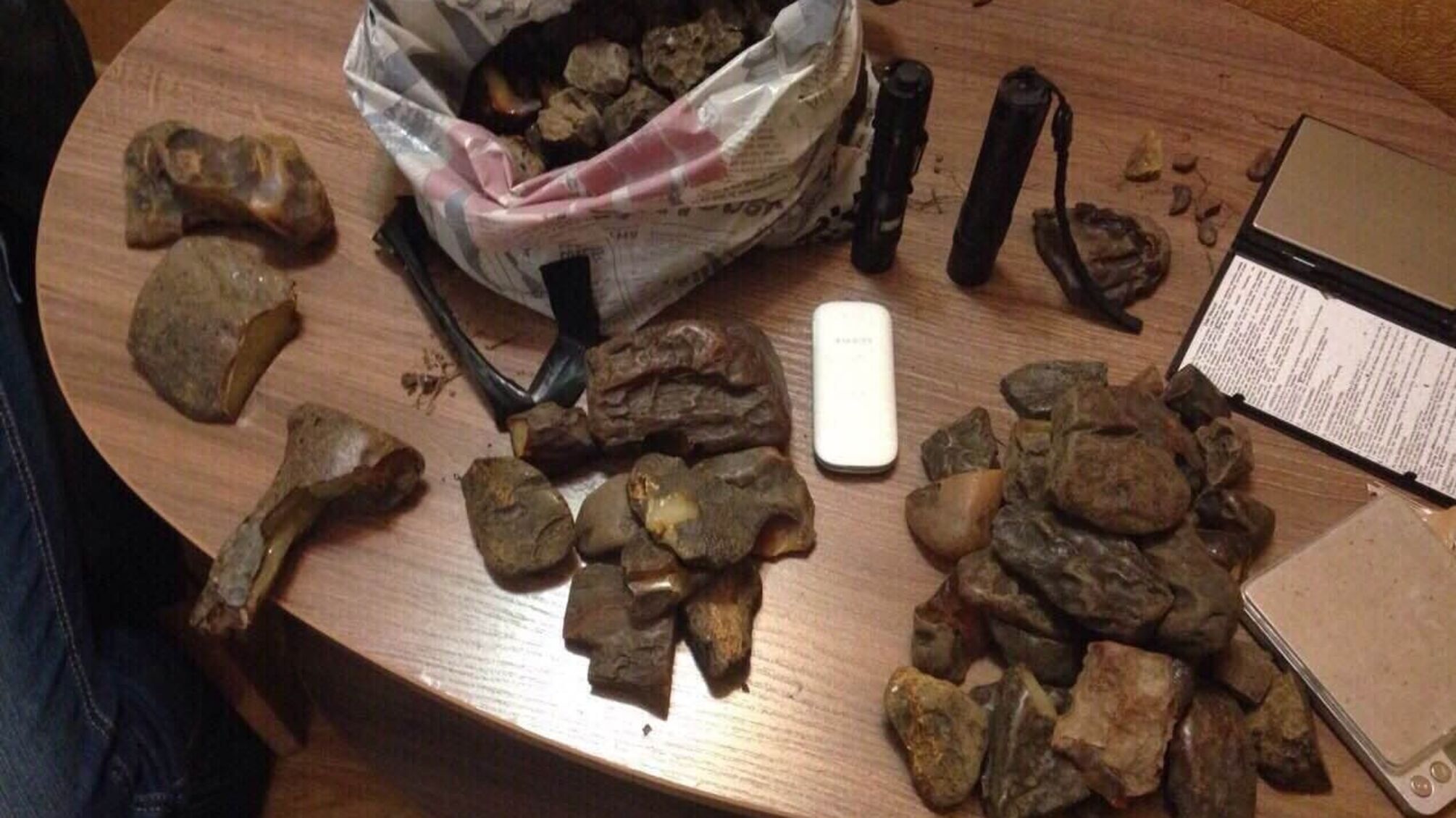На Рівненщині вилучили чотири кілограми бурштину унікальних фракцій
