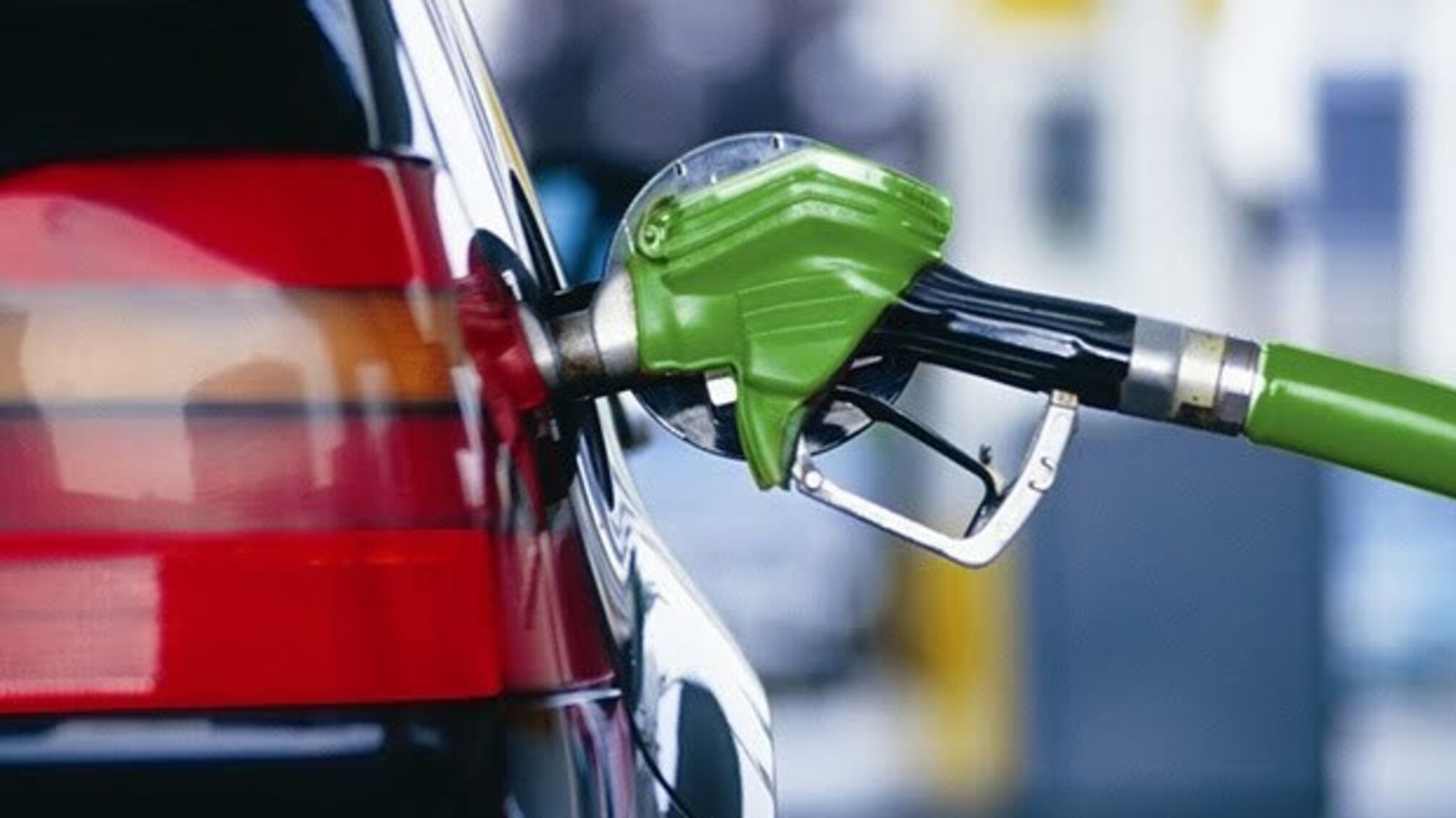 Активісти виявили чотири нелегальні заправки в Києві