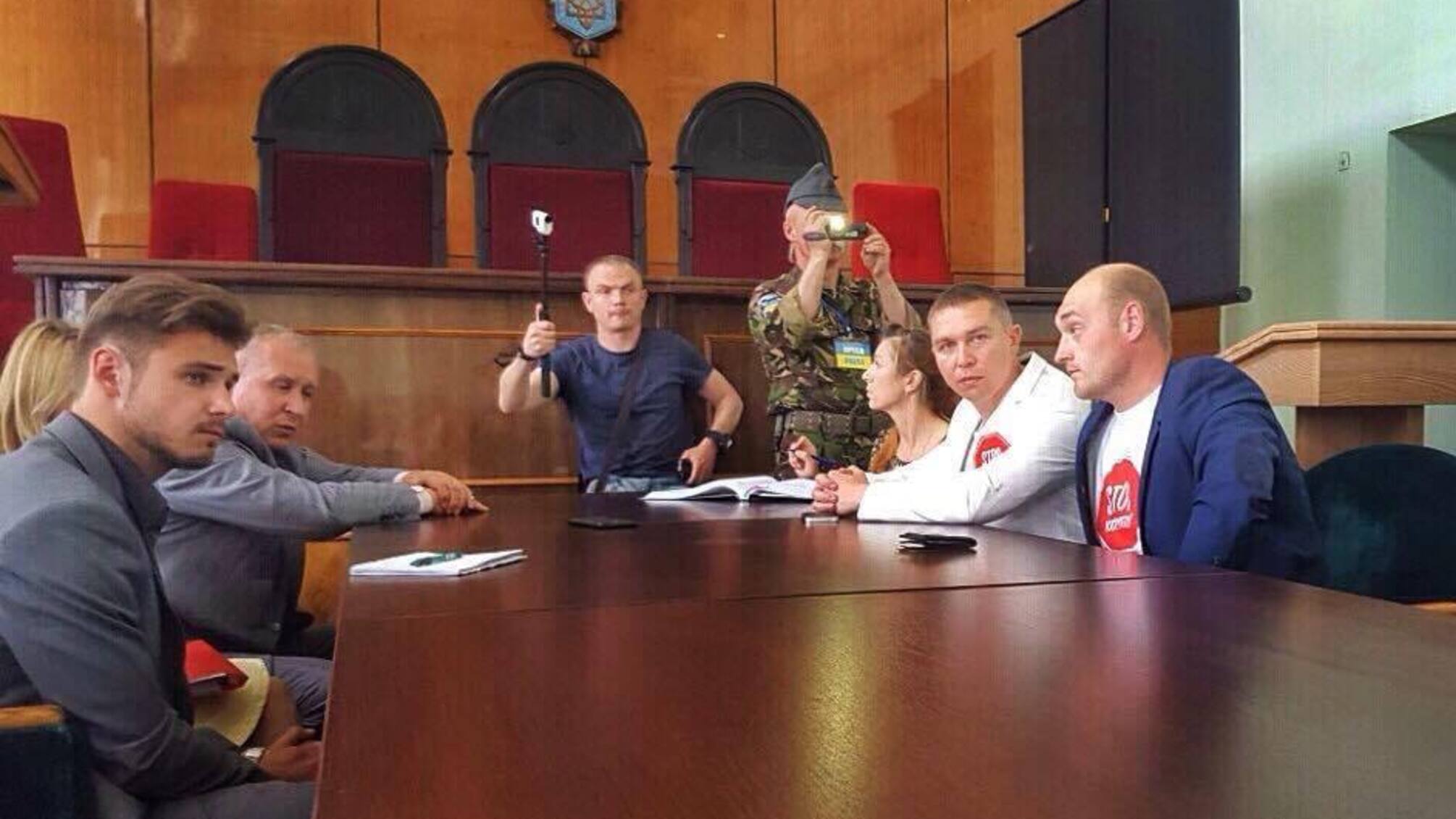 Активісти зловили помічника судді Апеляційного суду на корупції