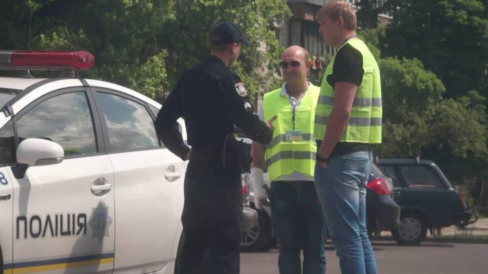 Активісти прикинулися паркувальниками та перевірили, як шахраї видурюють гроші з водіїв