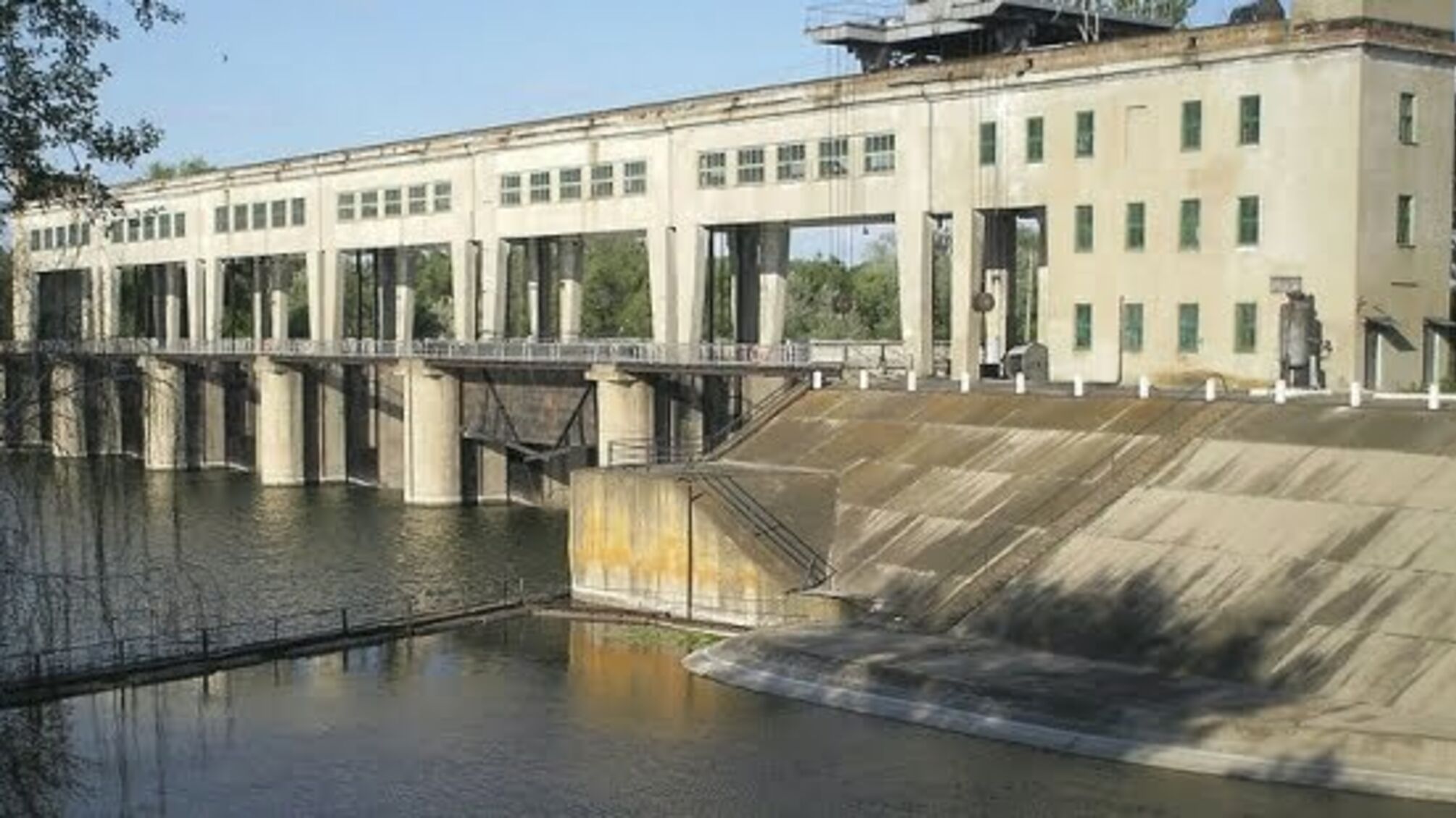 Через корупцію Донеччині загрожує витік ртуті і отруєння води