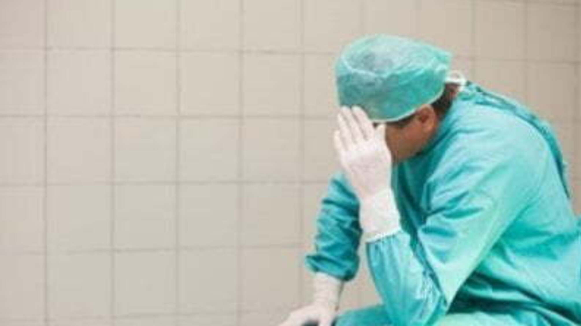 У Львові лікар-кардіолог отримав 10 тис. грн хабара від родичів пацієнта