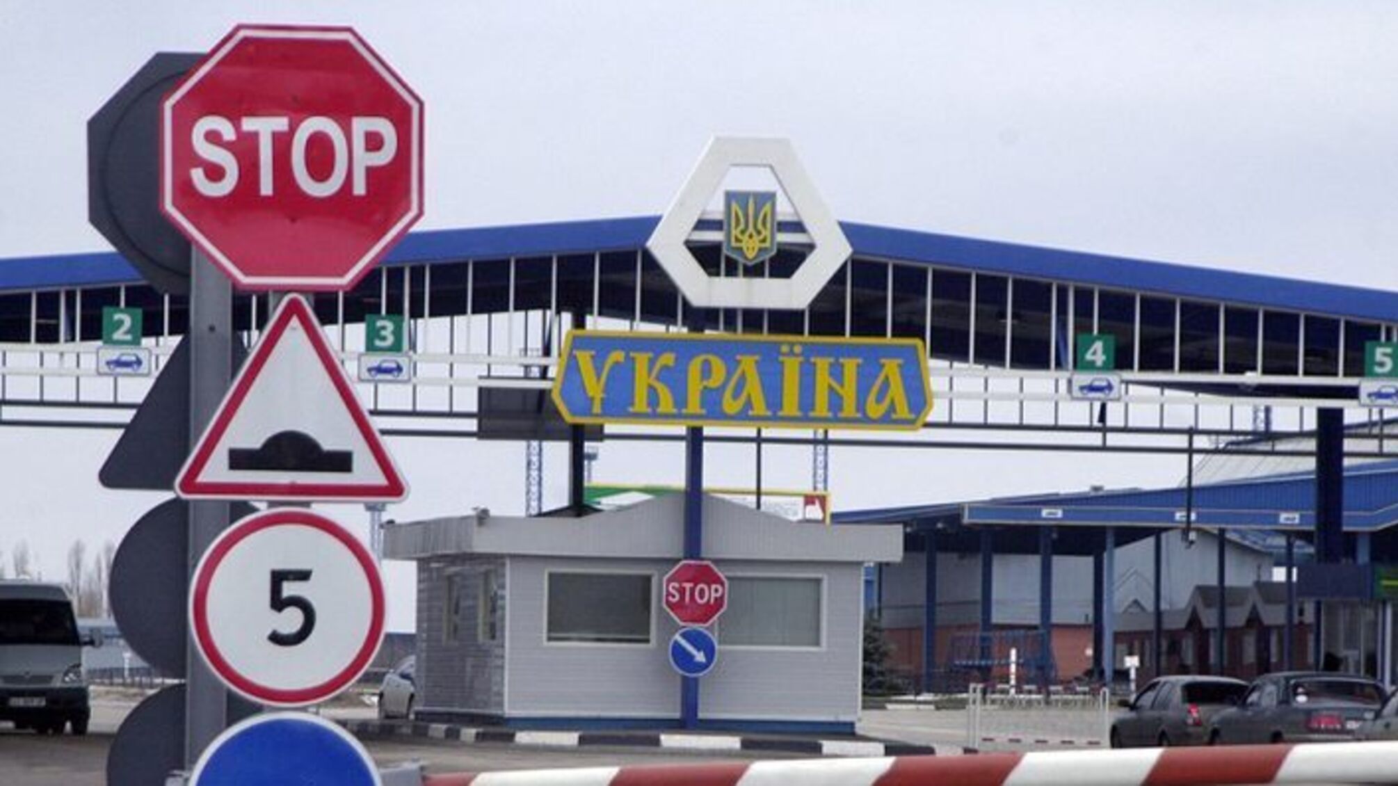 На Закарпатті митник попався на хабарі у 420 євро