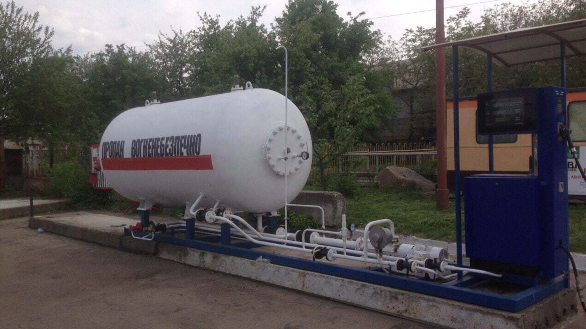 Журналісти з'ясували, хто 'кришує' нелегальні автогазові заправки у столиці