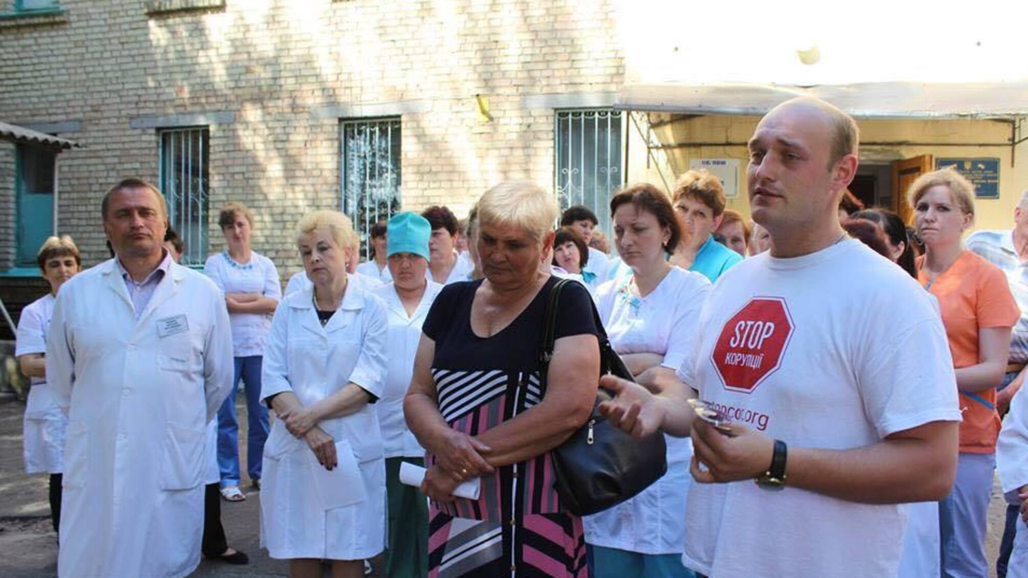 Активісти змусили директора Макарівської лікарні написати заяву на звільнення