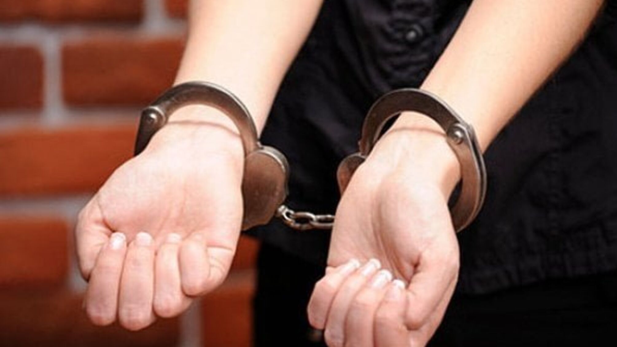 Одеську чиновницю, яка переховувалася три роки, затримали у розважальному закладі