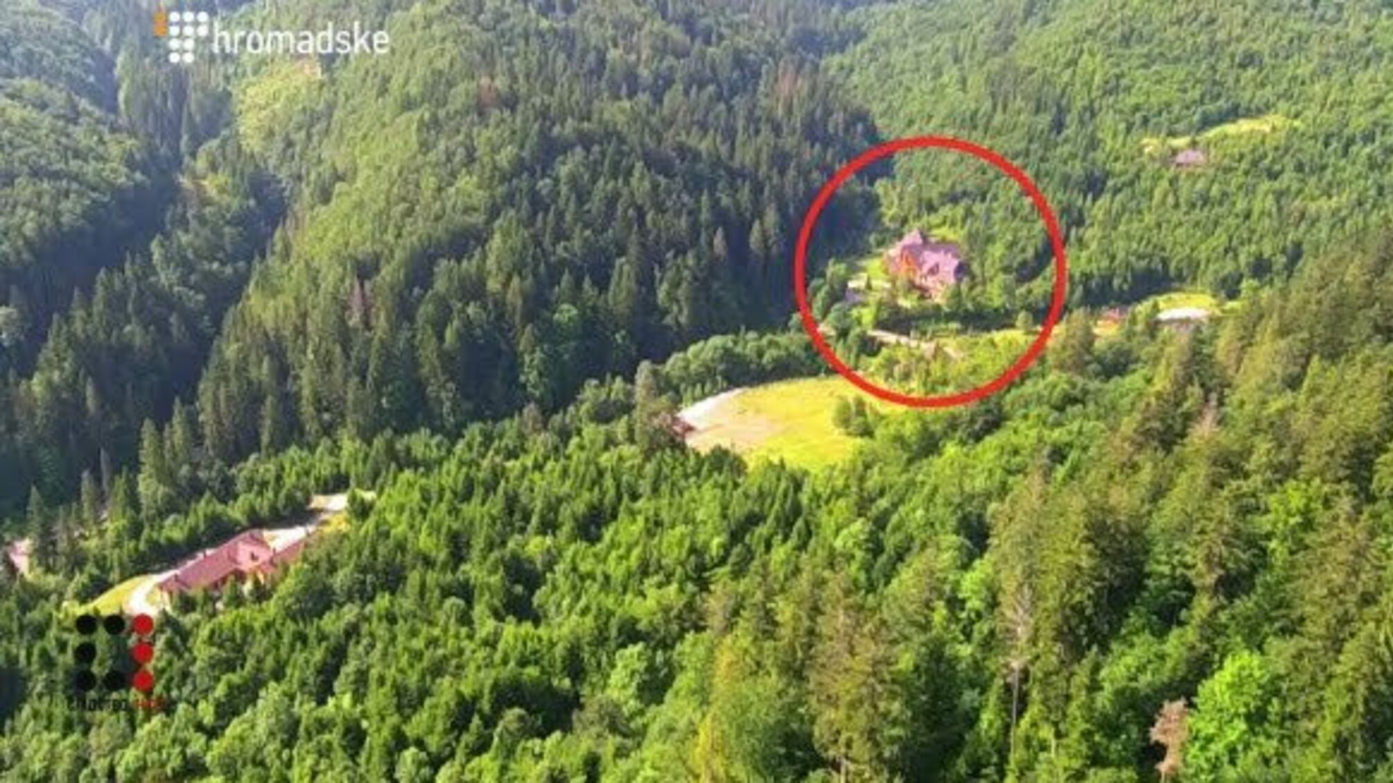 Журналісти показали елітний особняк Медведчука