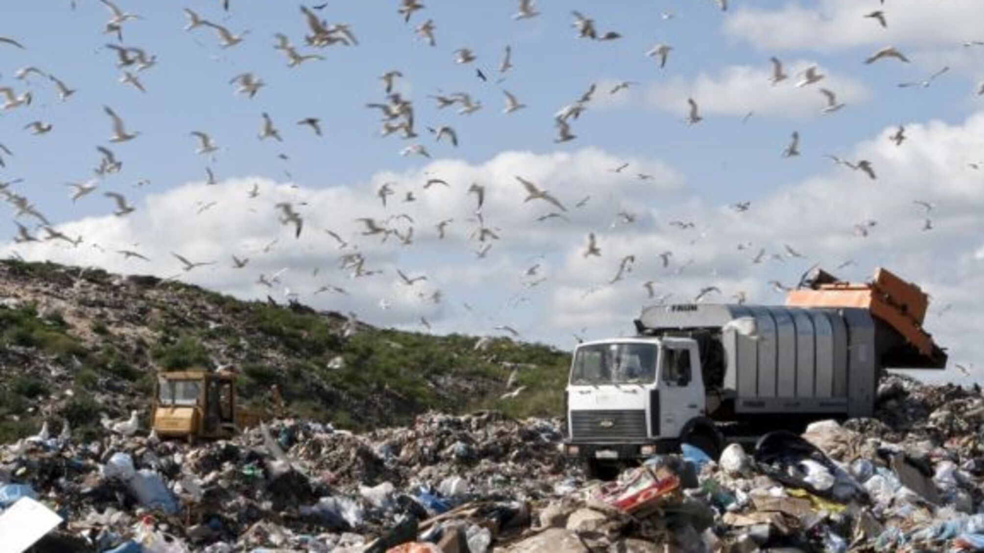 У Марганці через корупційні схеми влади мешканці потерпають від стихійного сміттєзвалища