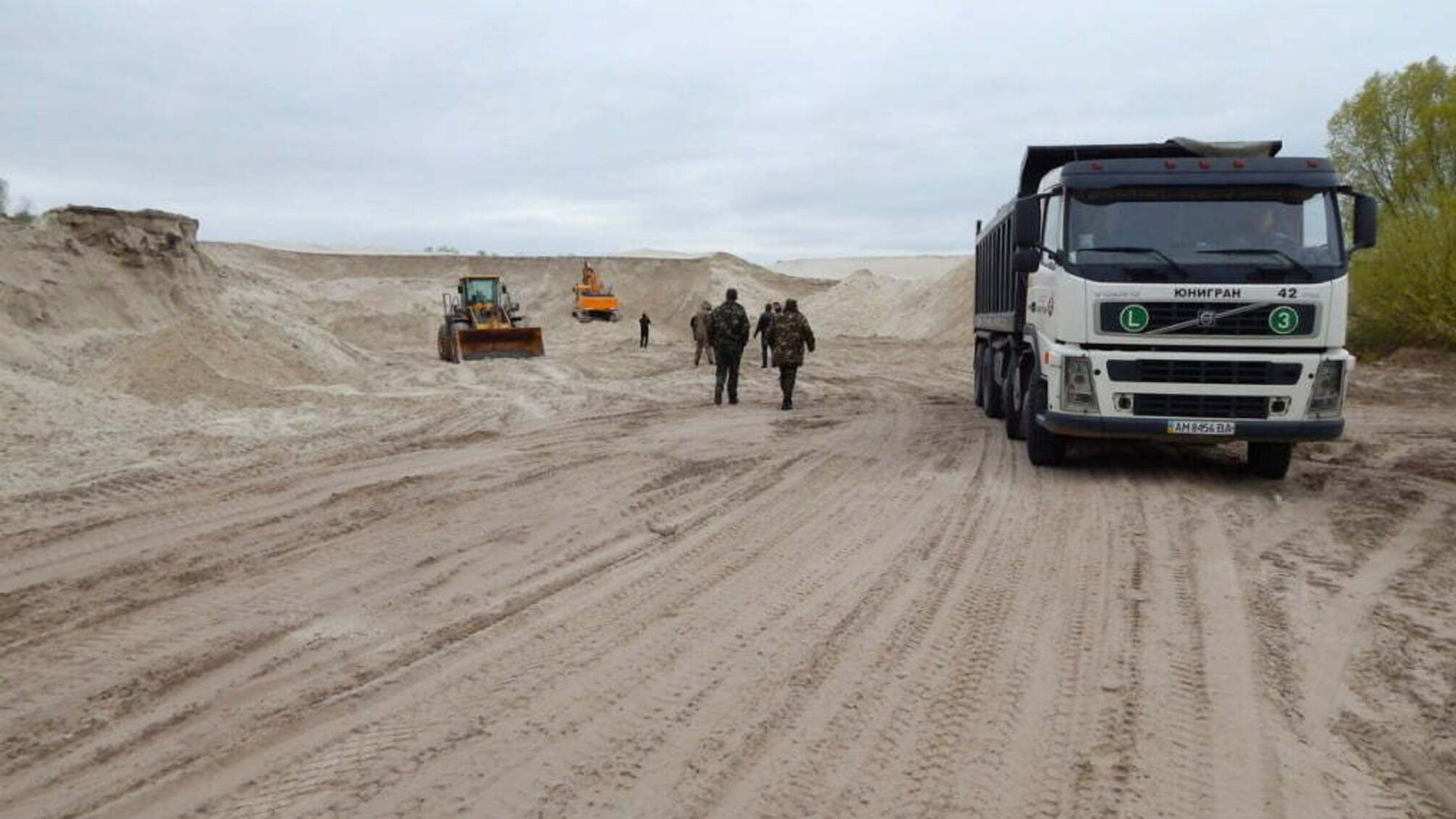 Поліція проведе службову перевірку бездіяльності Броварського відділу щодо незаконного видобутку піску