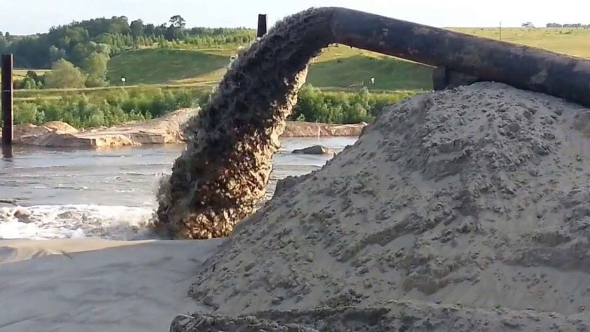 Нелегальні копачі піску затребували зі 'Стоп корупції' 300 тис. грн за образу 'ділової репутації'