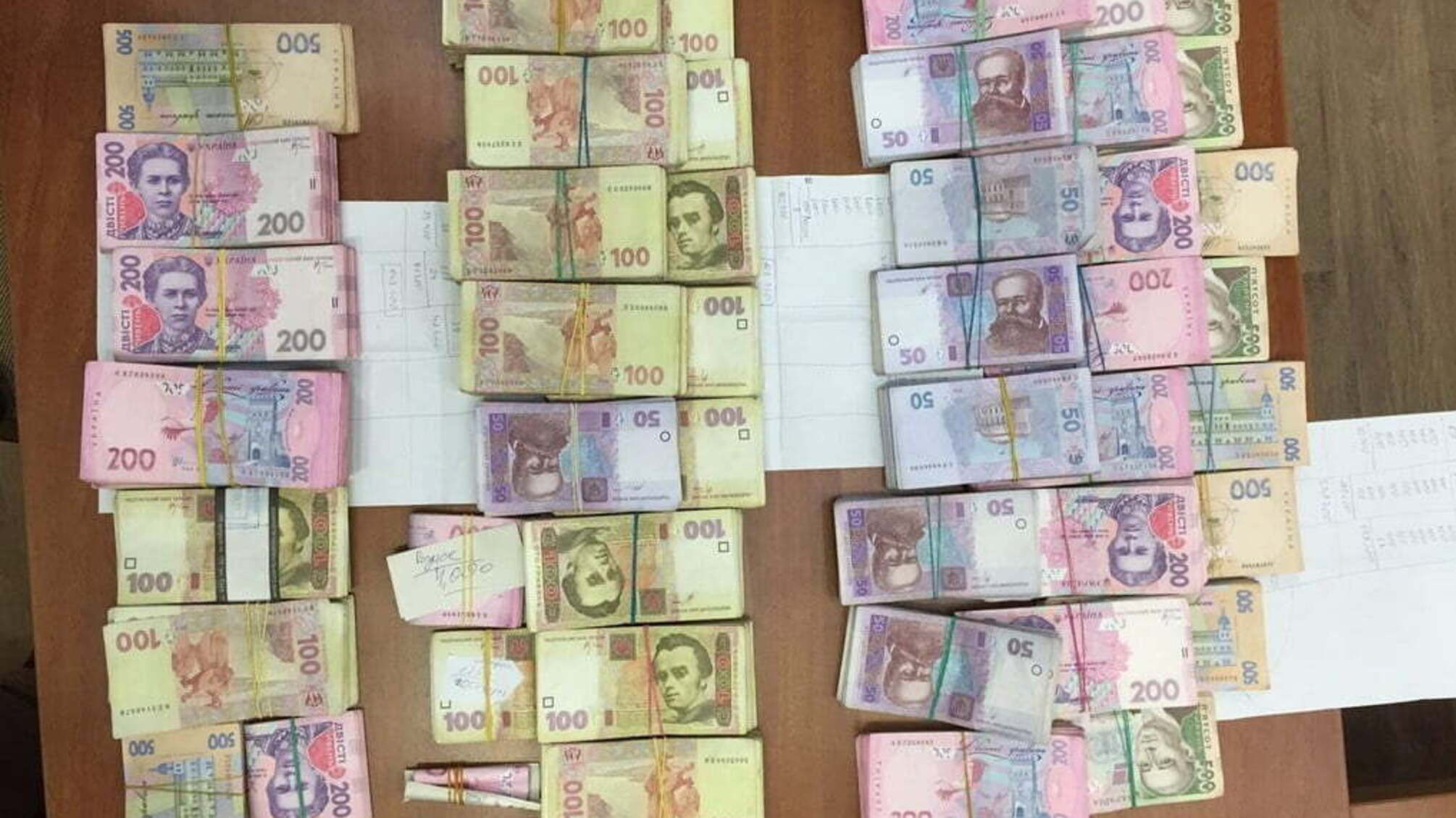 У Києві викрили конвертцентр, причетний до фінансування терористів з т. зв. ЛНР