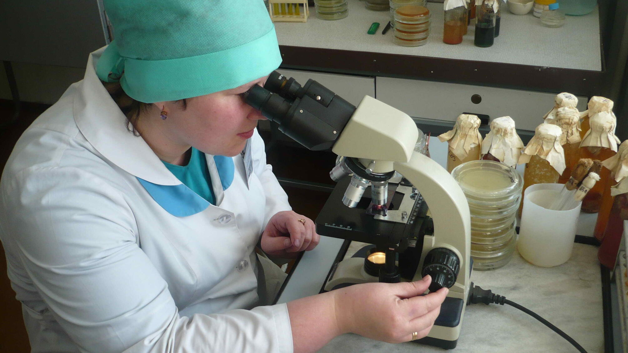 На Хмельниччині працівники ветлабораторії наживалися на допуску продуктів на ринок