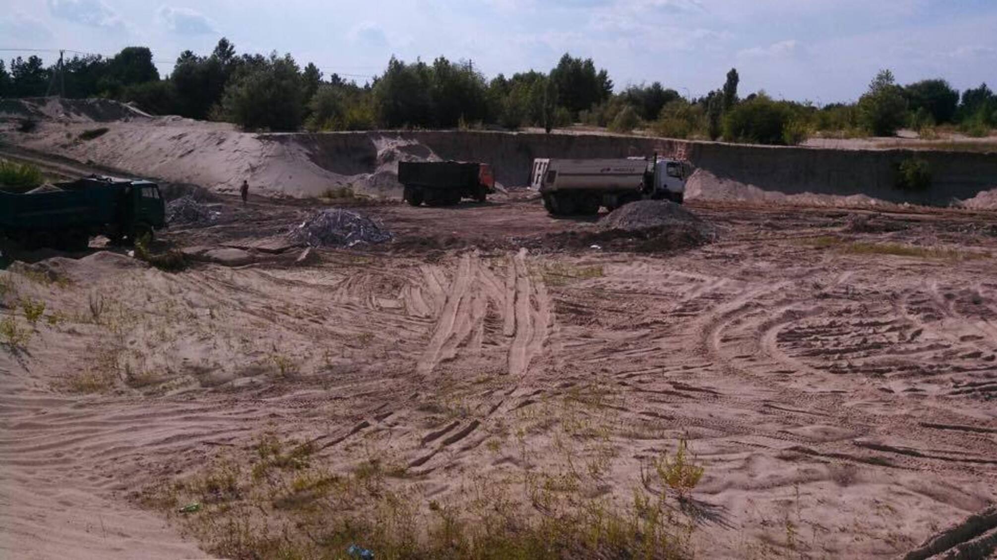 Журналісти показали, як працюють схеми нелегального видобування піску на Київщині