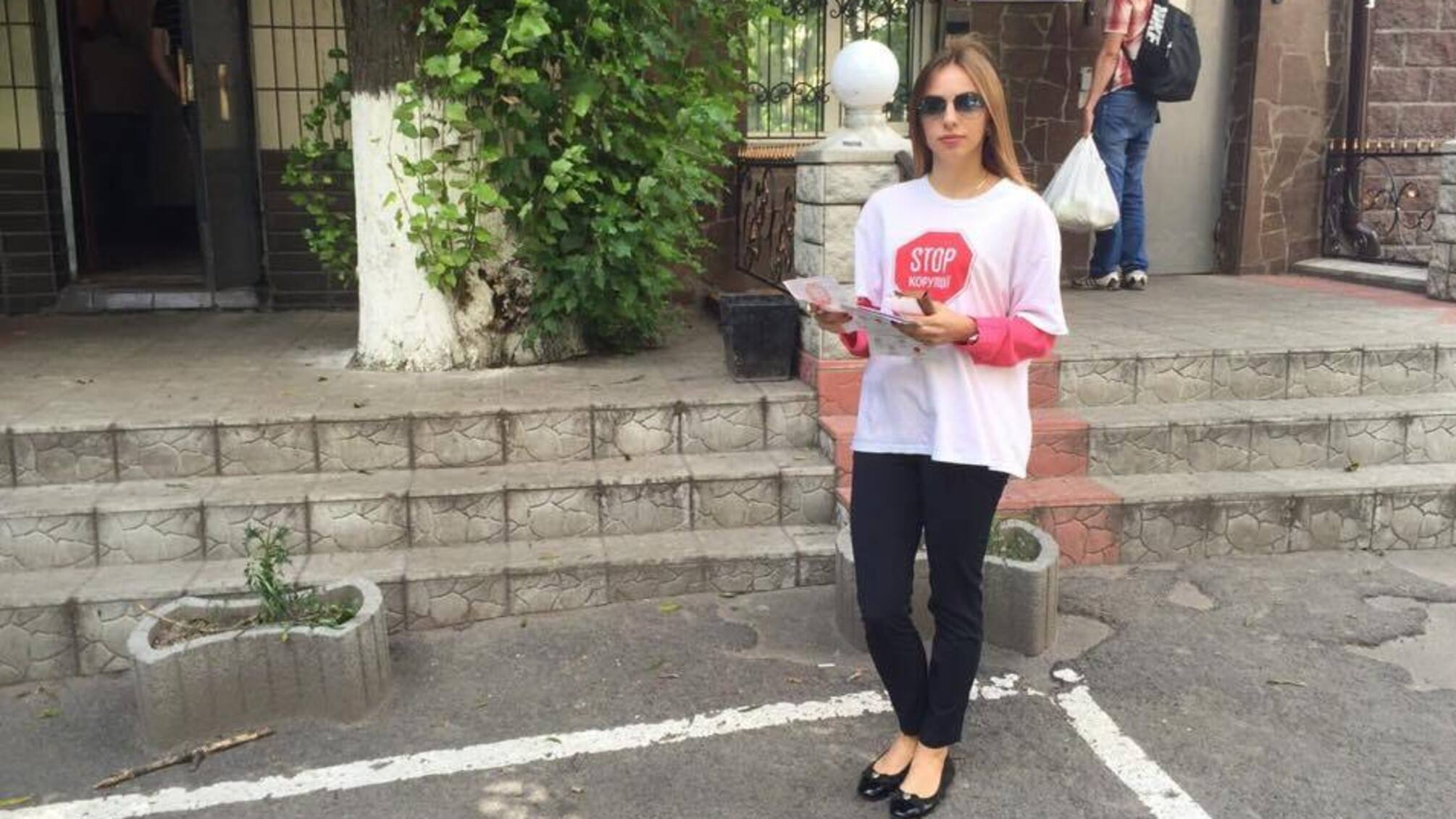 Активісти 'Стоп корупції' поширювали листівки біля Лук'янівського СІЗО