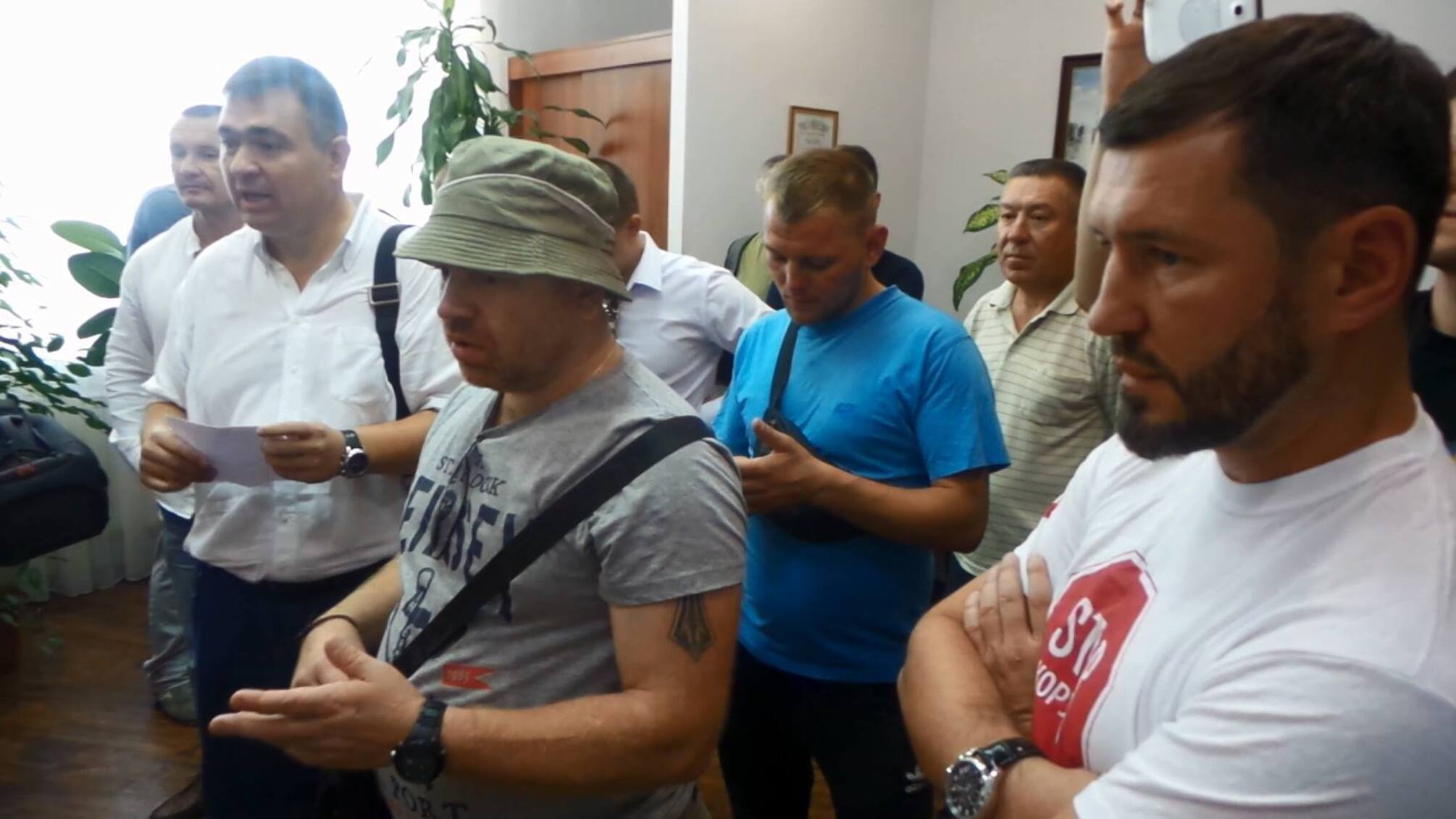 Активісти 'Стоп корупції' спільно з Лігою підприємців провели акцію протесту під Департаментом транспорту