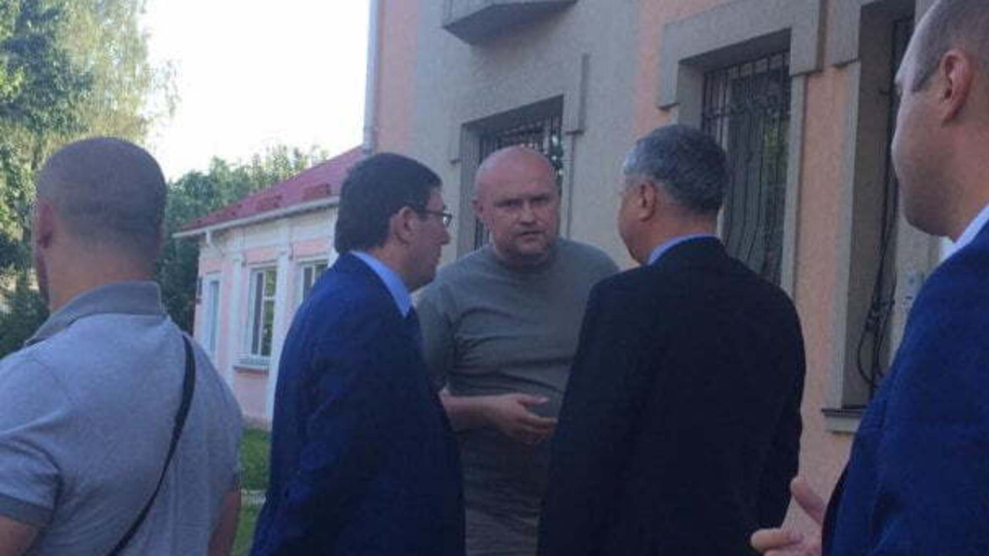 'Бурштиновий' скандал на Рівненщині: заступника прокурора області запідозрили у організації злочинного угрупування