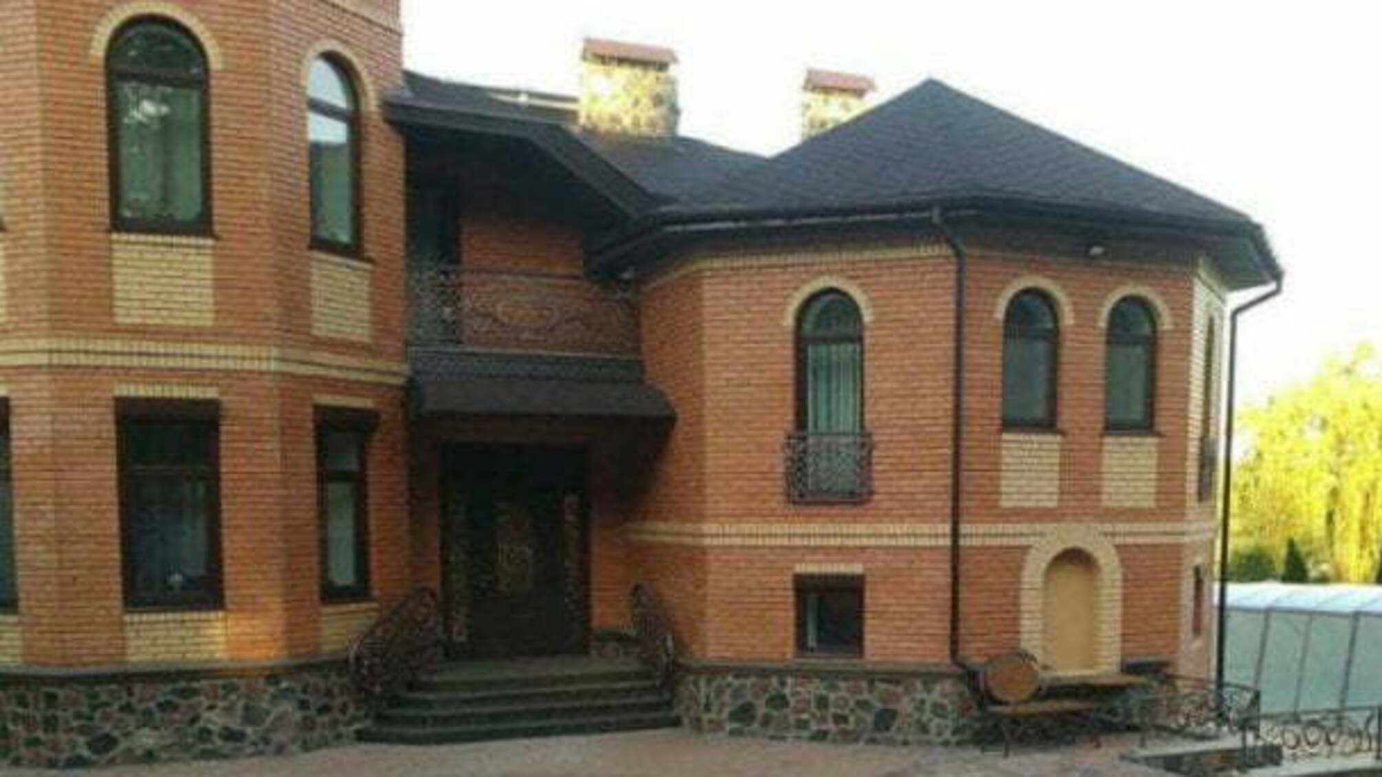 Журналісти показали особняк колишнього чиновника Укрзалізниці Івана Федорка